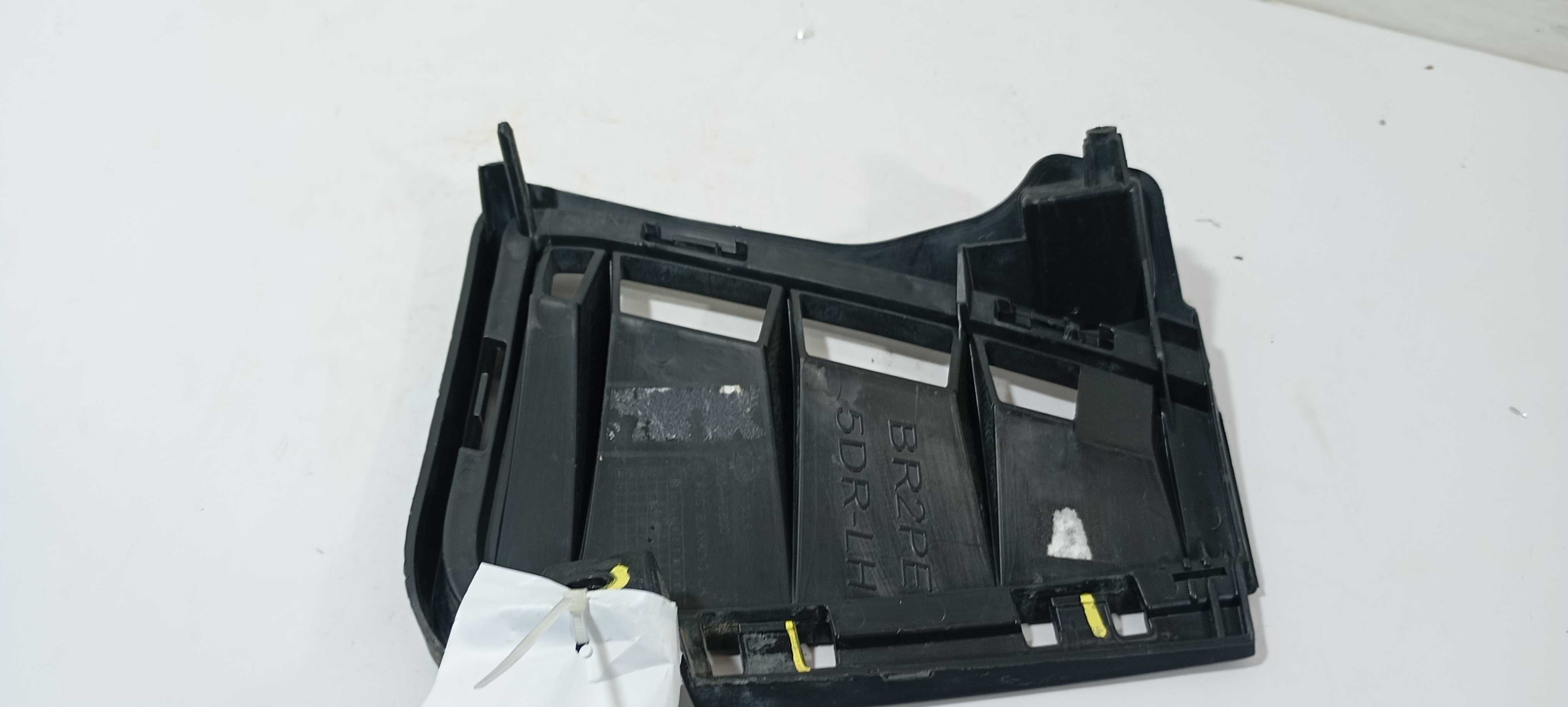 Grade Farol Milha Esquerdo Hb20 Comfort 2023 86563r1600 Preto Esquerdo 4