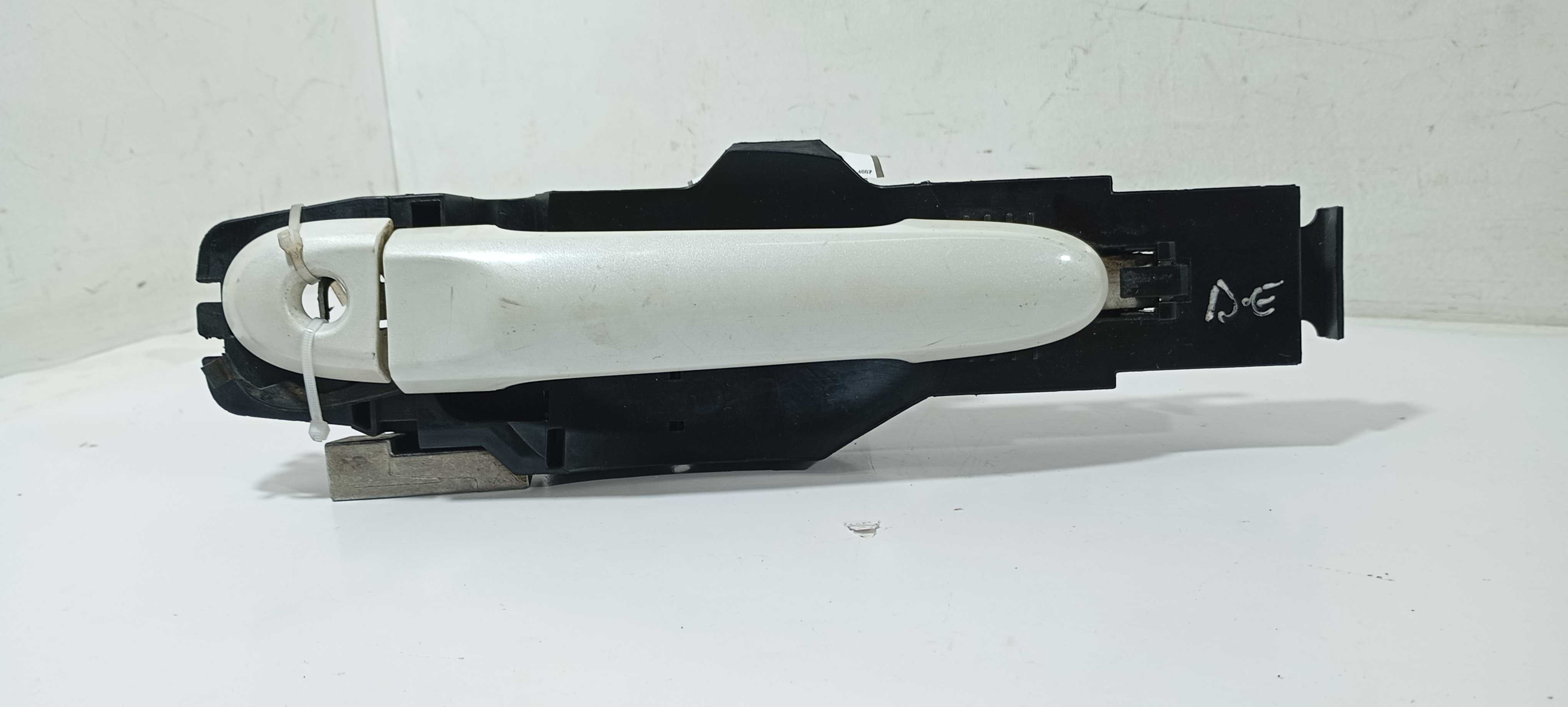 Maçaneta Externa Diant. E. Nissan March Sv 1.0 2016 Sh1ha Branco Dianteira 2
