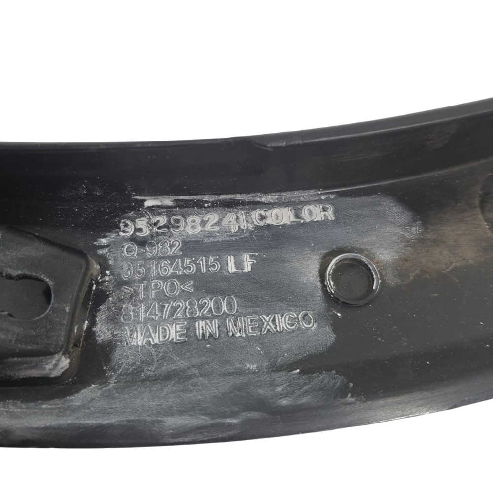 Moldura Roda Traseira Esquerda Gm Tracker Lt 2018 95298241 Preto 10