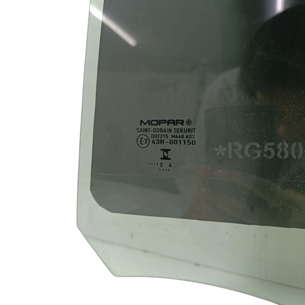 Vidro traseiro esquerdo Peugeot 208 ano 2024 E243R001150 3