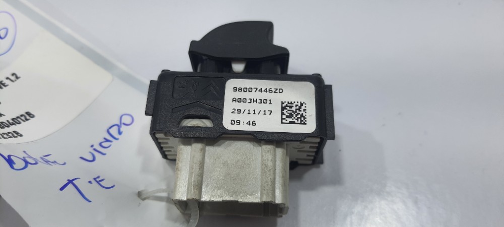 Botão Vidro Traseiro Esquerdo Peugeot 208 1.2 2018 98007446 10