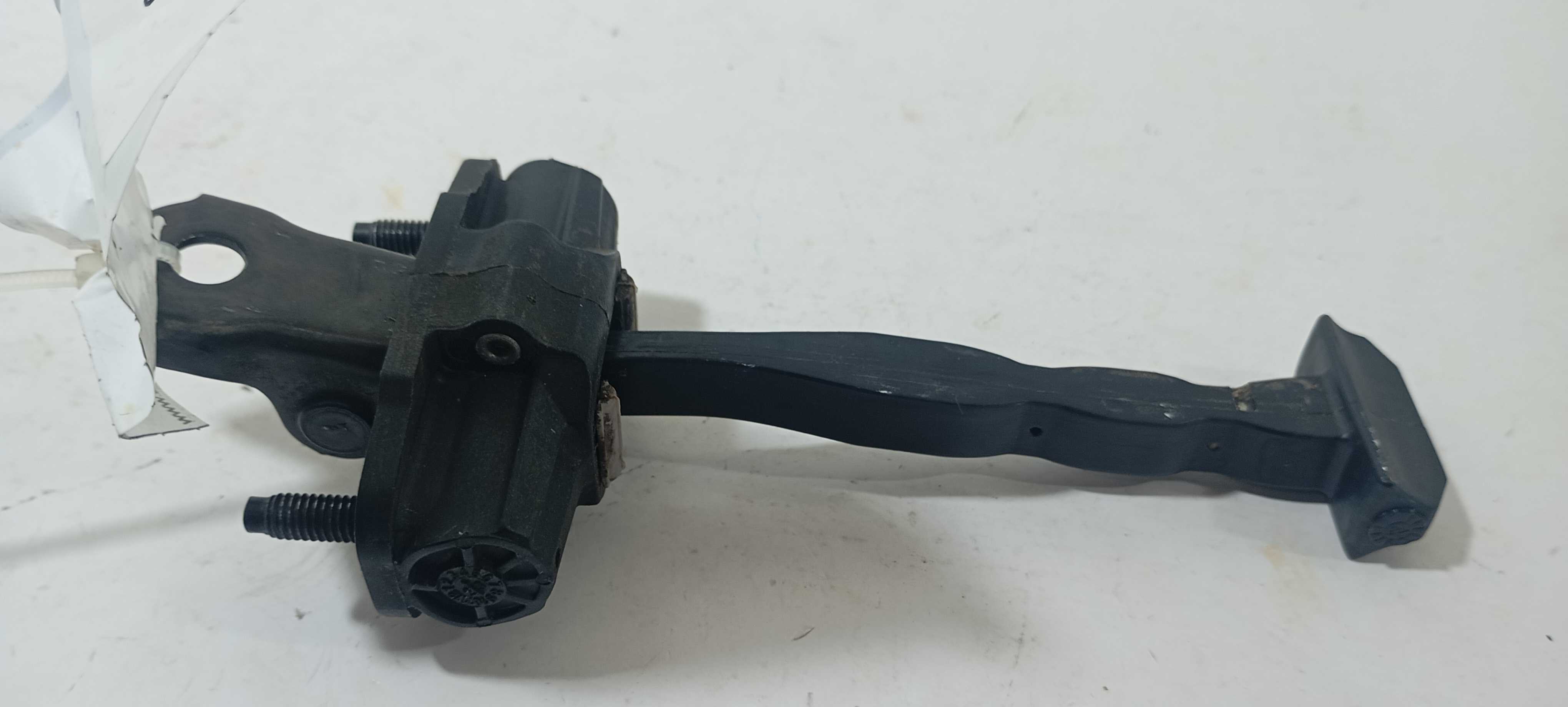Limitador Porta Traseira Esquerda Tracker 2024 1423jbuc9861 1