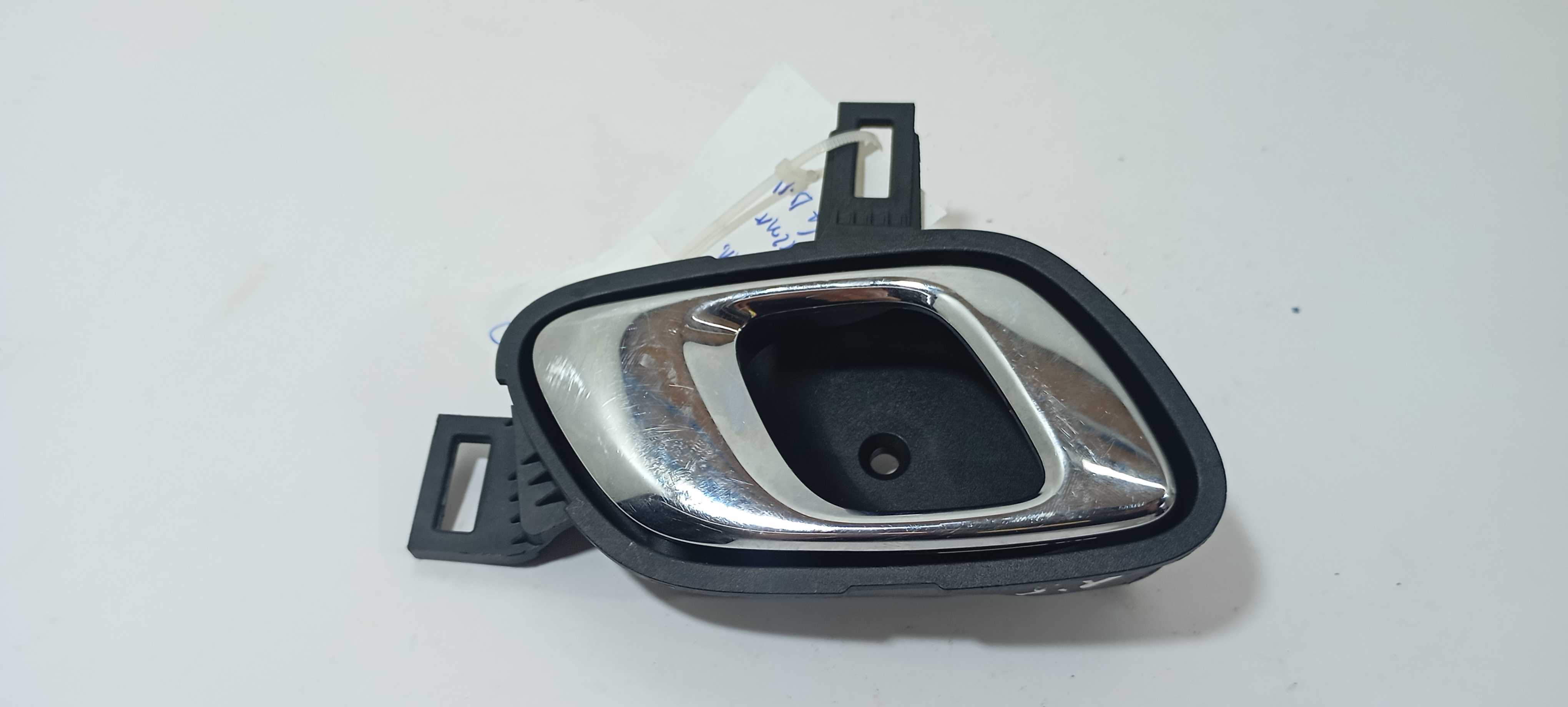 Maçaneta Interna Dianteira Direita Kwid 2021 806706868r Preto E Cromado Prata Dianteira