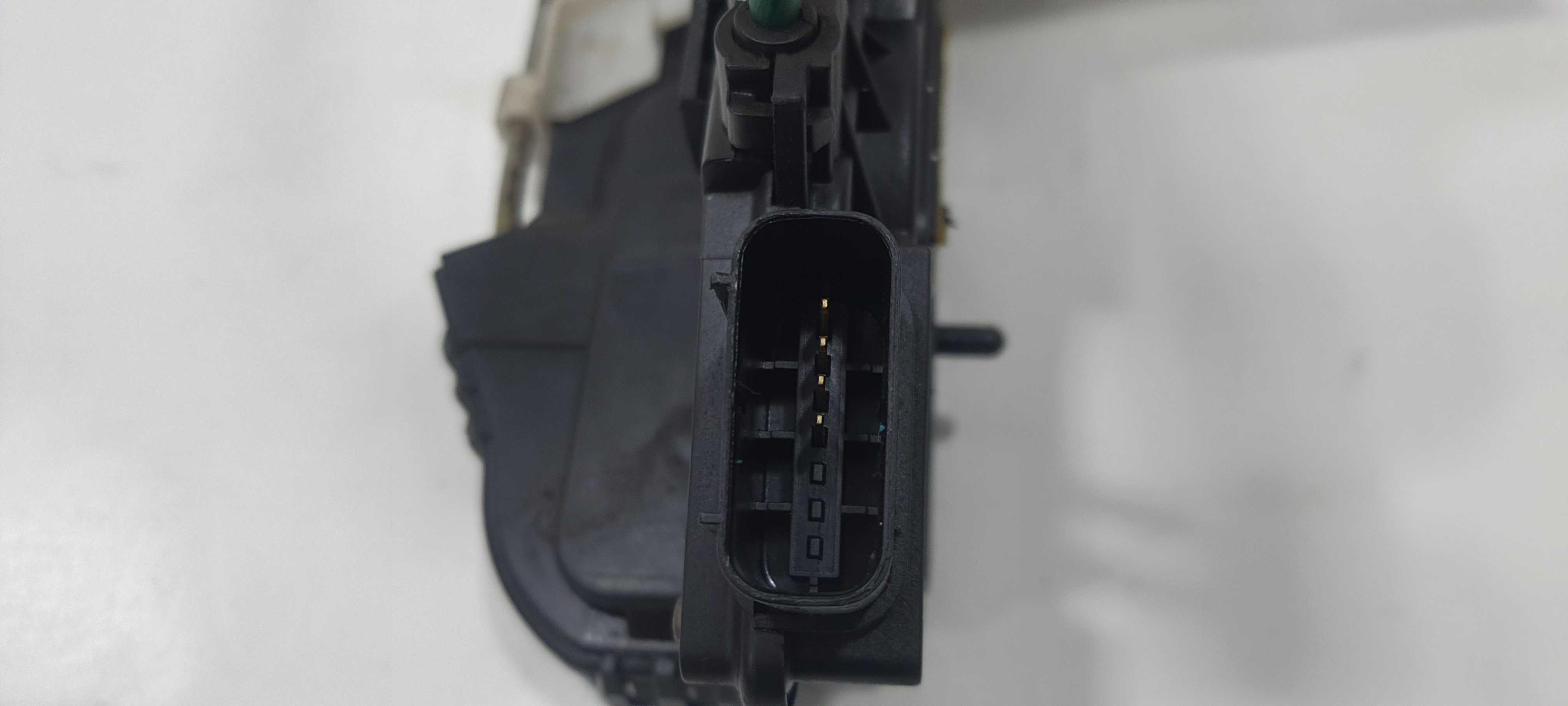 Fechadura Porta Tras Direita Kia Sorento 2.4 2012 5320sxm0a0 5