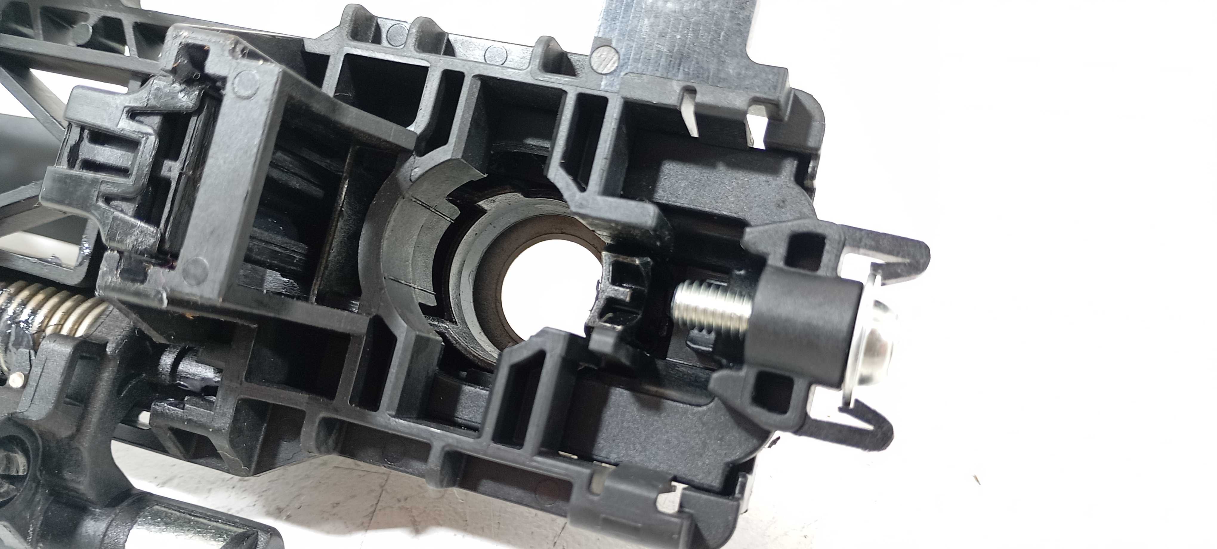 Maçaneta Porta Exter. Diant. E. Onix Sedan Lt 1.0 24 V2303 Branco Dianteira 8