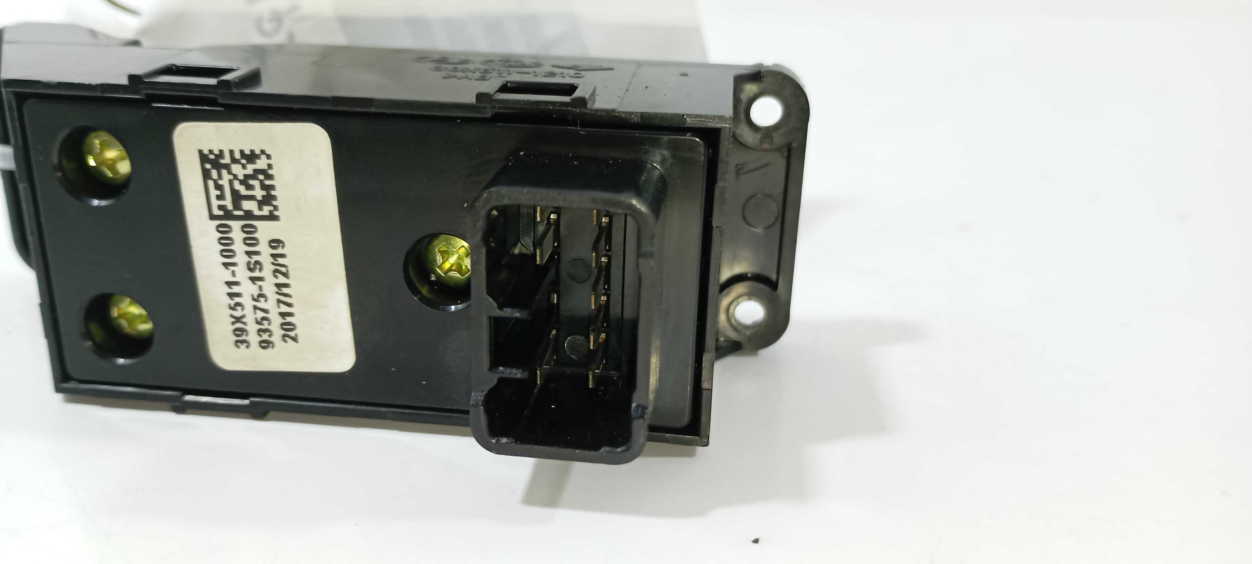 Botão Vidro Dianteiro D.  Hb20x Premium 1.6 2018 935751s100 7