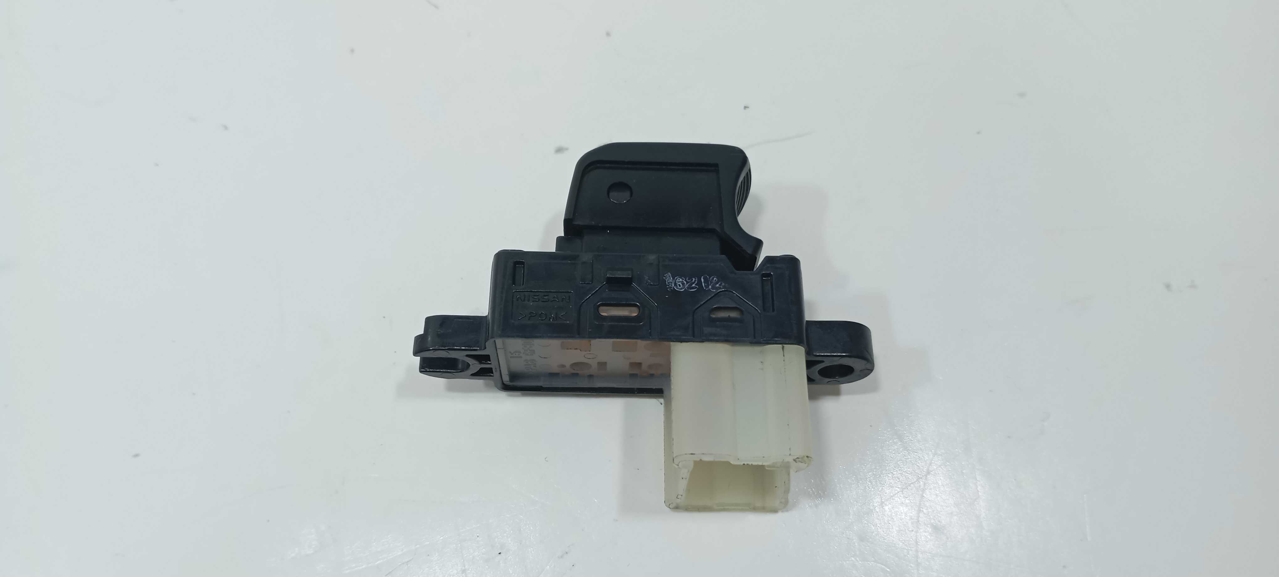 Botão Vidro Diant Dir Nissan March Sv 1.0 2016 Pa6gf30 4