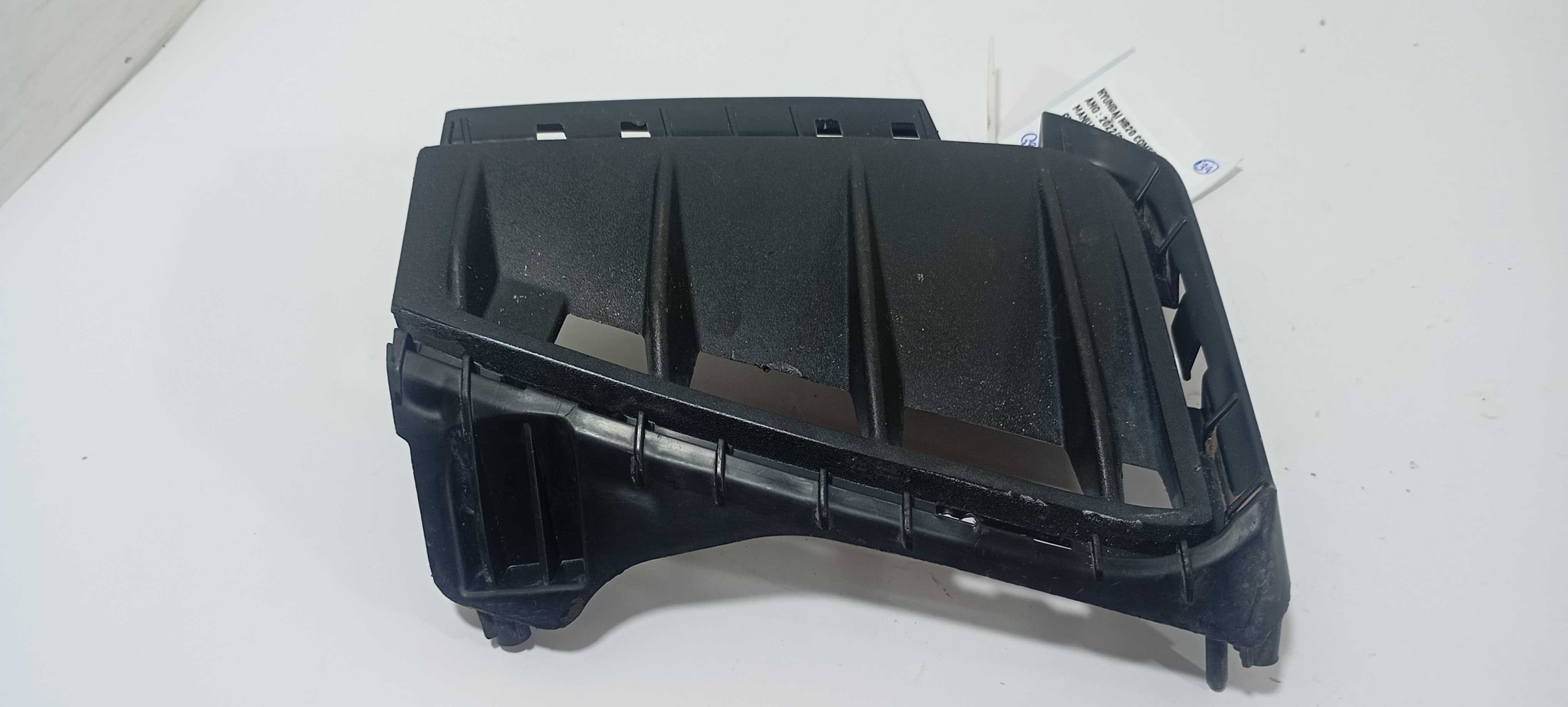 Grade Farol Milha Direito Hb20 Comfort 2023 86564r1600 Preto Direito 2