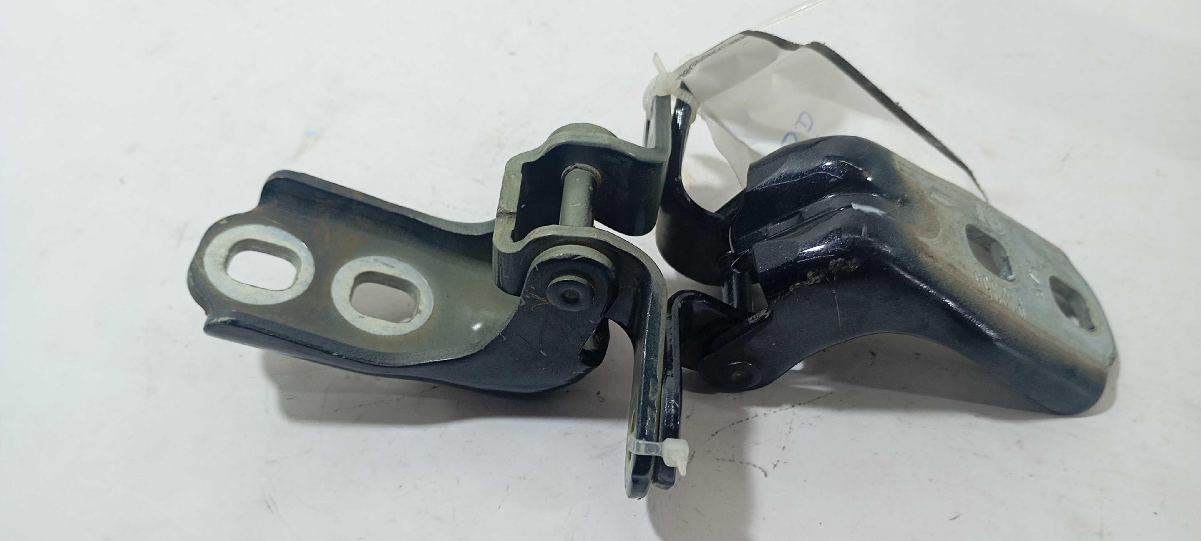 Dobradiça Porta Dianteira Direita Gm Tracker Lt 2024 P23019 2