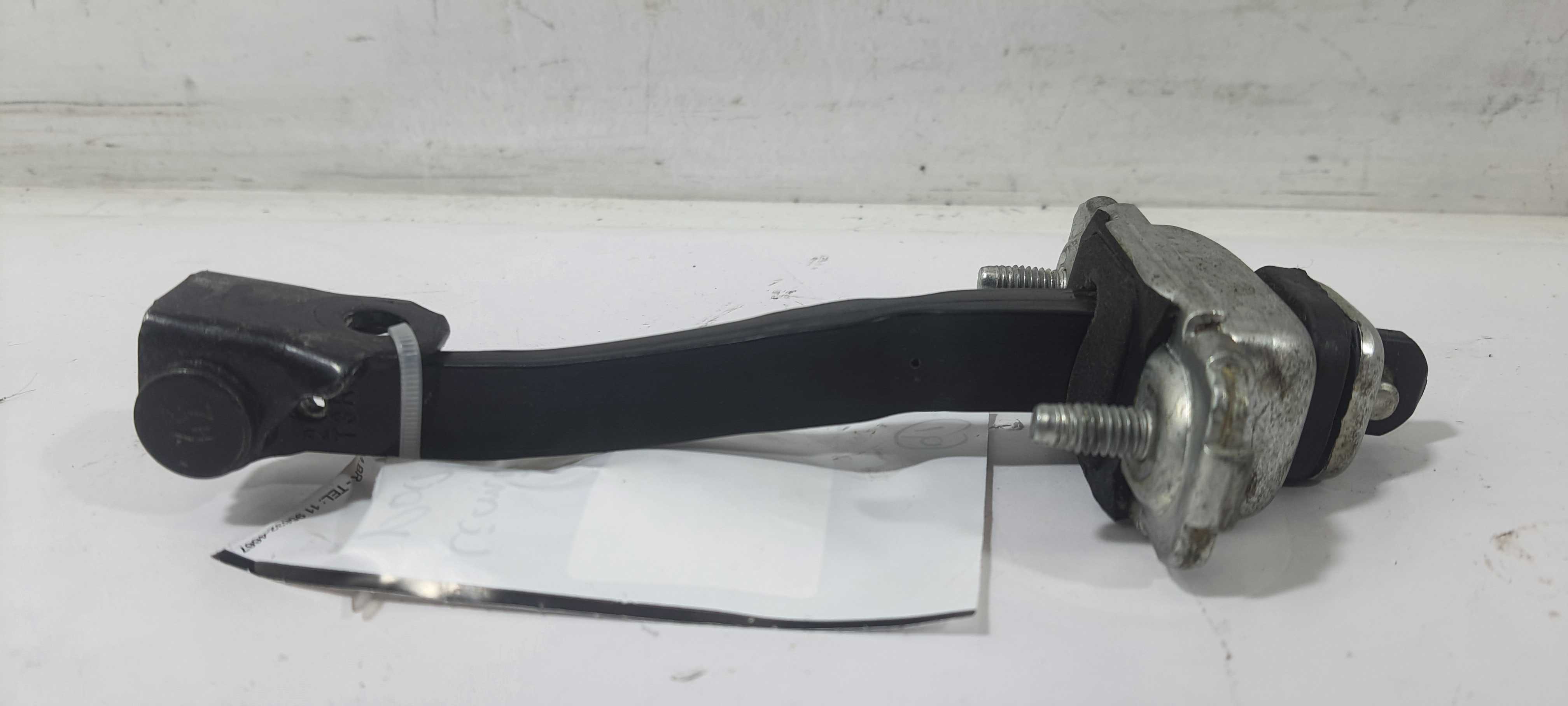Limitador Porta Traseira D. Gm Onix Activ 1.4 18 52158971 7