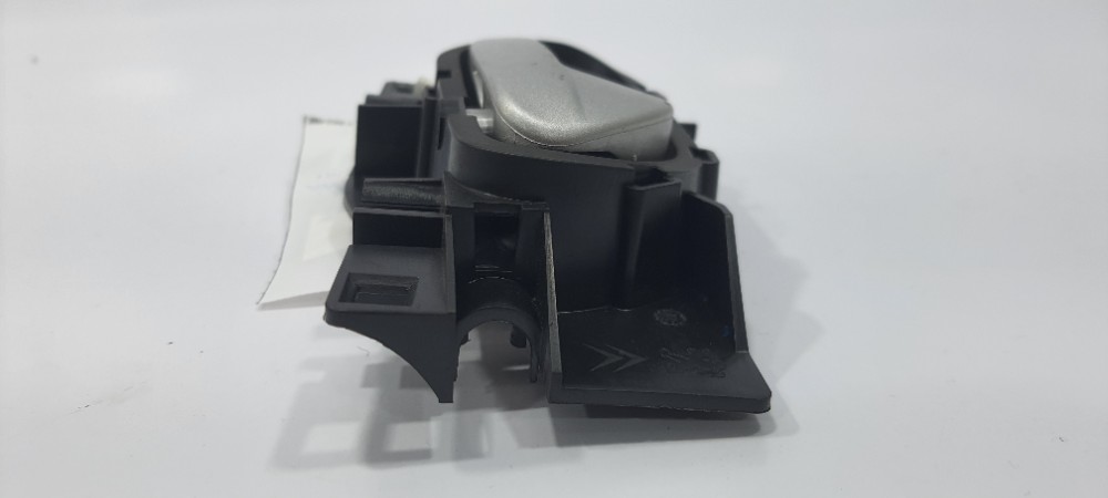 Maçaneta Interna Direito Dianteiro Peugeot 208 2018 303965 Preto Traseira 2