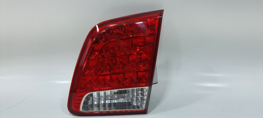 Lanterna Tampa Traseira Direita Kia Sorento 2012 924062p1 Direito/passageiro Vermelho 2
