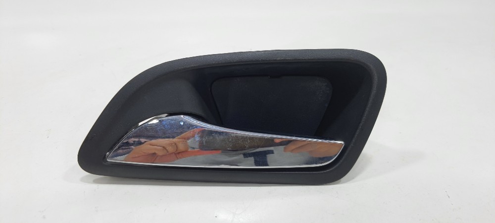 Maçaneta Interna Traseira Esquerda Chevrolet Cruze 2014 Preto Traseira 1