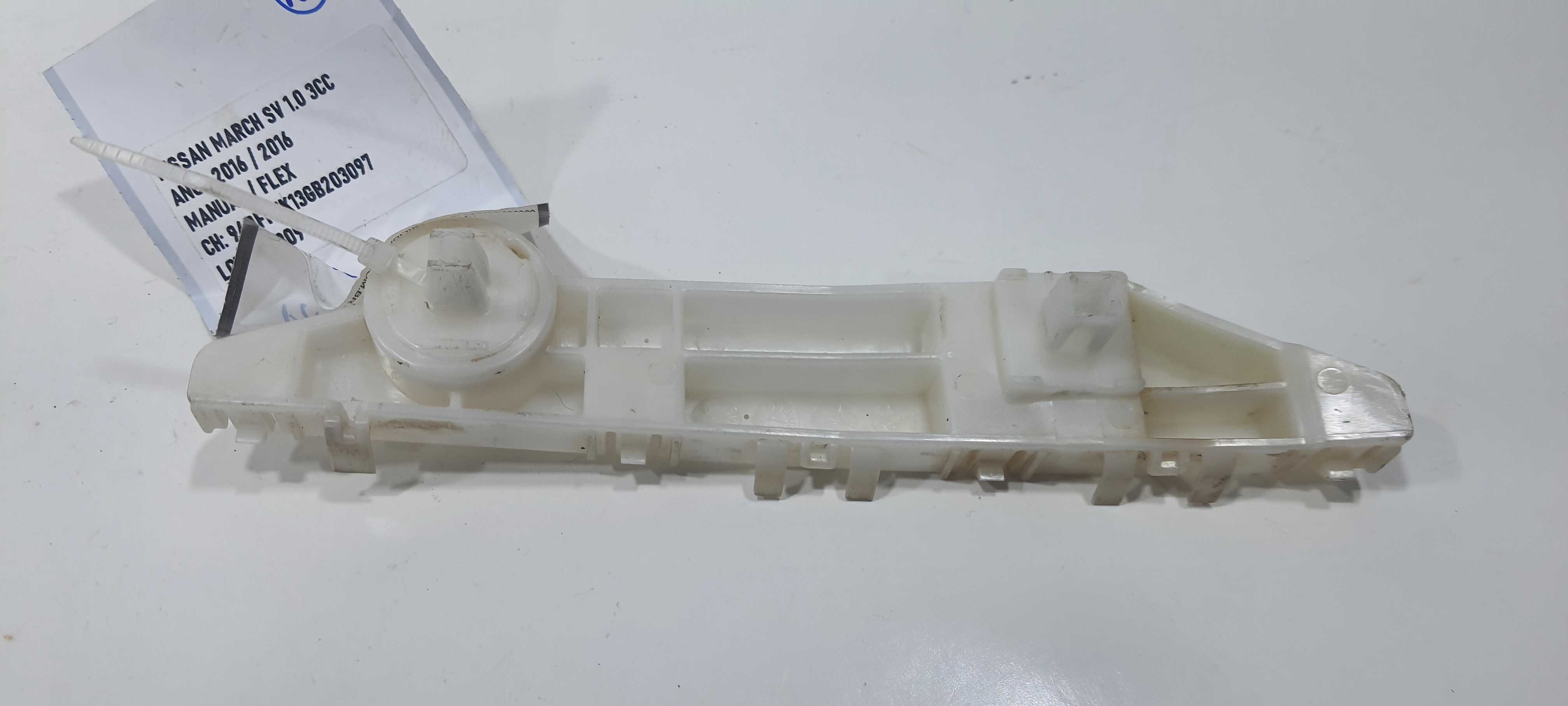 Guia Parachoque Direito Nissan March Sv 1.0 2016 852209leoa 2