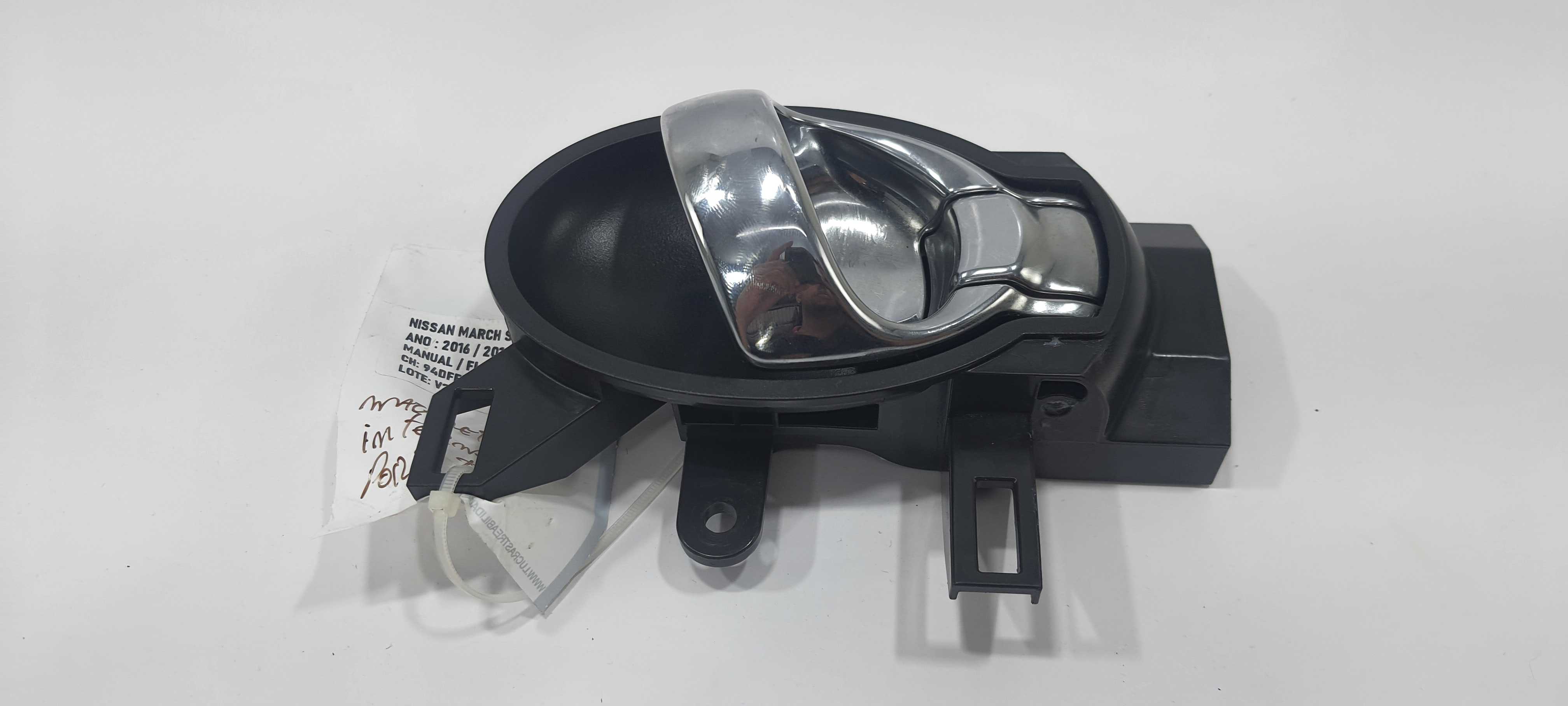 Maçaneta Int Traseira Direita Nissan March Sv 1.0 2016 V2296 Preto/cromado Traseira 3