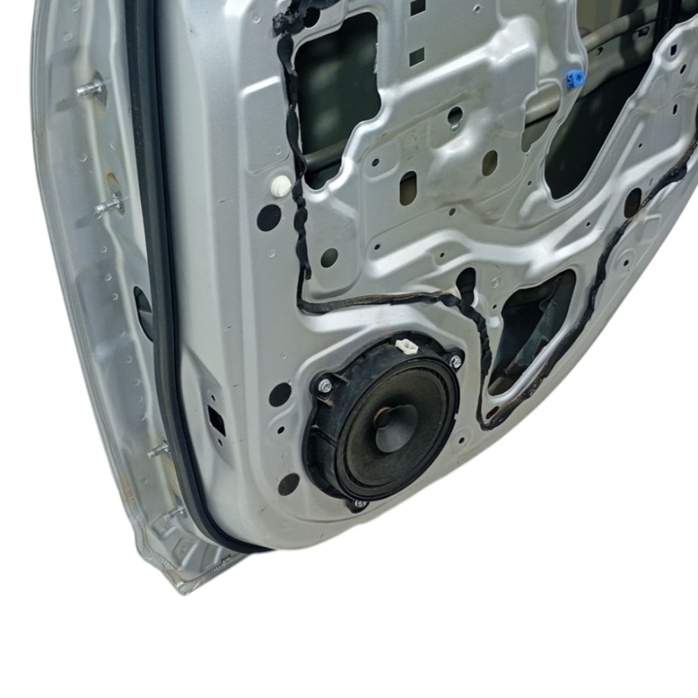 Porta Traseira D. Nissan Tiida Sedan 1.8 2012 82101el430 Traseira Direita Prata 3