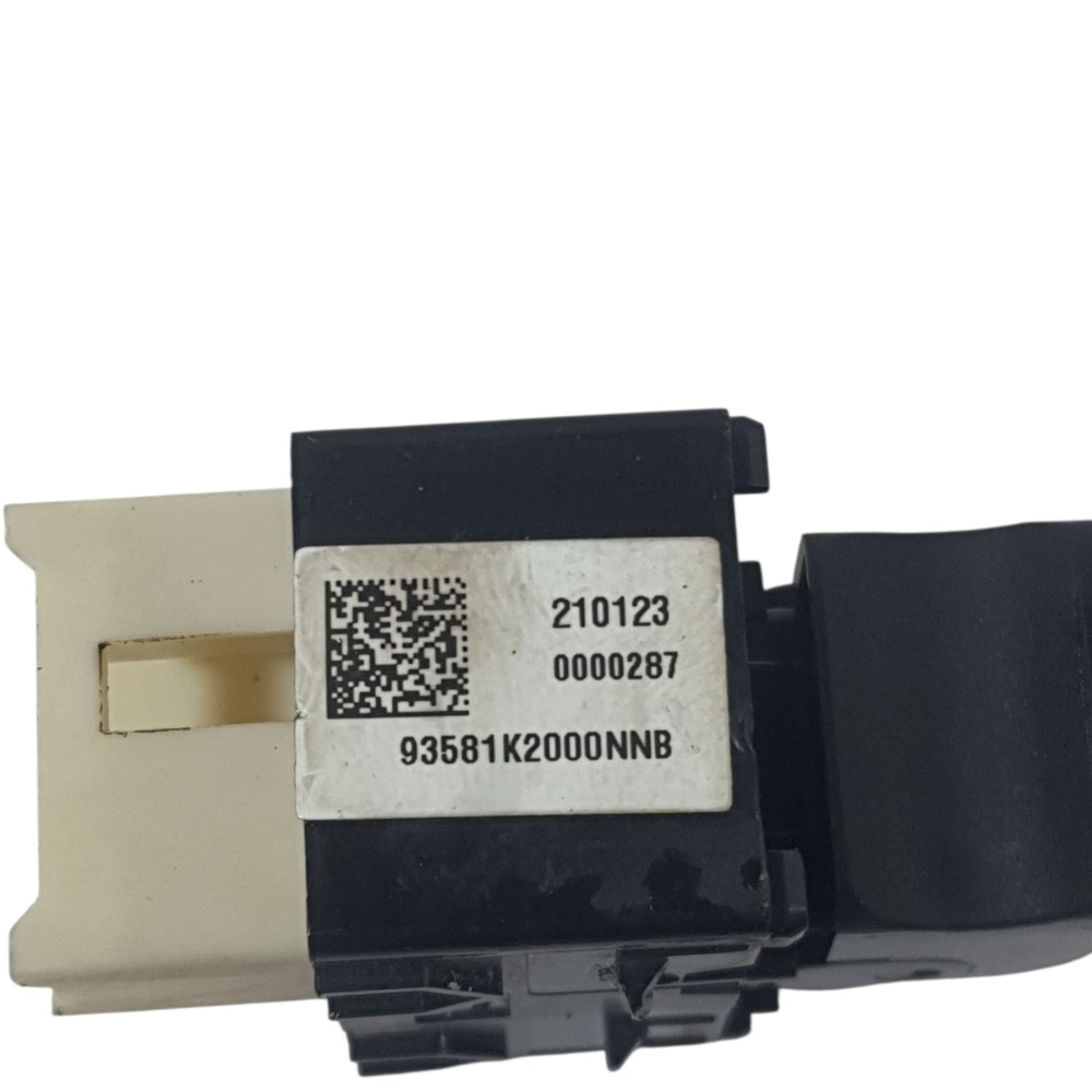 Botão vidro traseira direito Hb20s 1.0 2022 93581K2000NNB 2