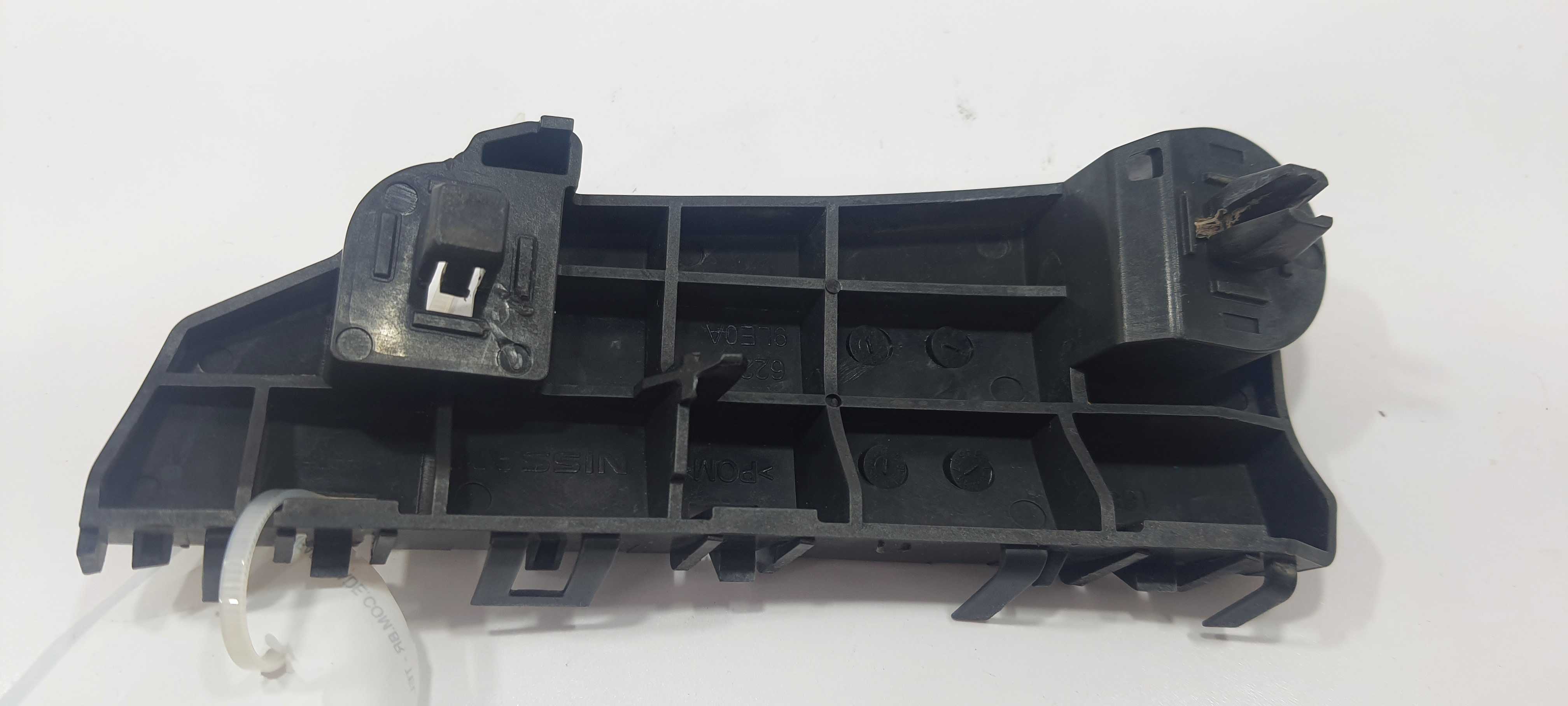 Guia Parachoque D. Direita Nissan March Sv 1.0 2016 V2296 2