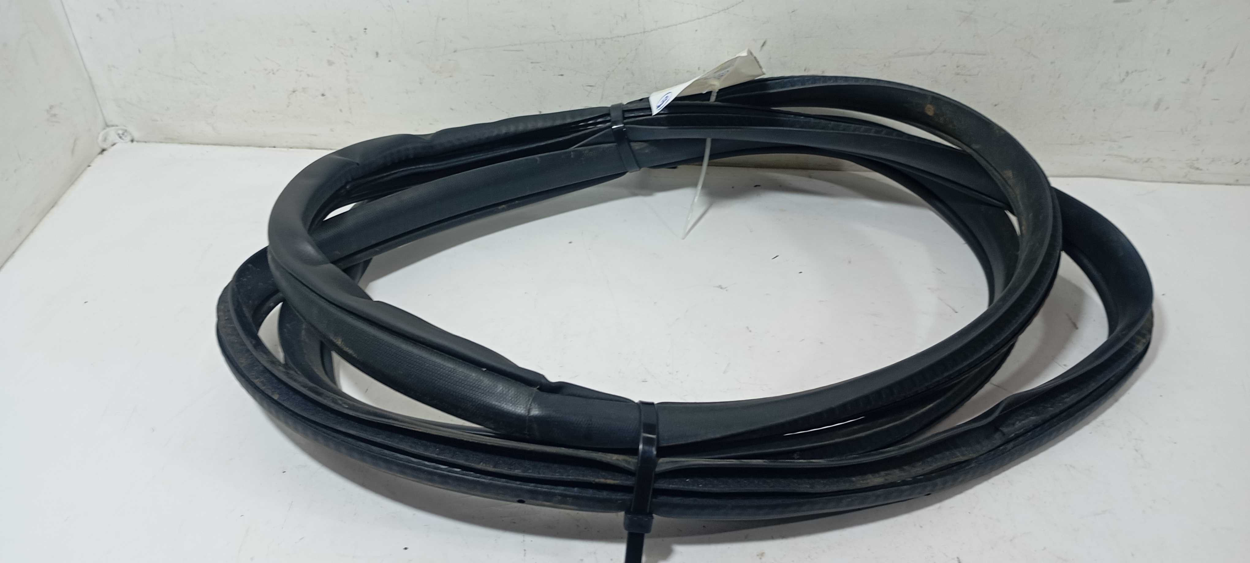 Borracha Porta Traseira Esquerda Gm Tracker Lt 2024 26238822 2