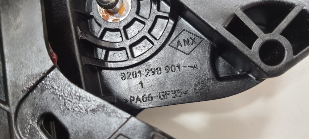 Pedal Embreagem Com Interruptor Renault Sandero 465037621r Preto 9