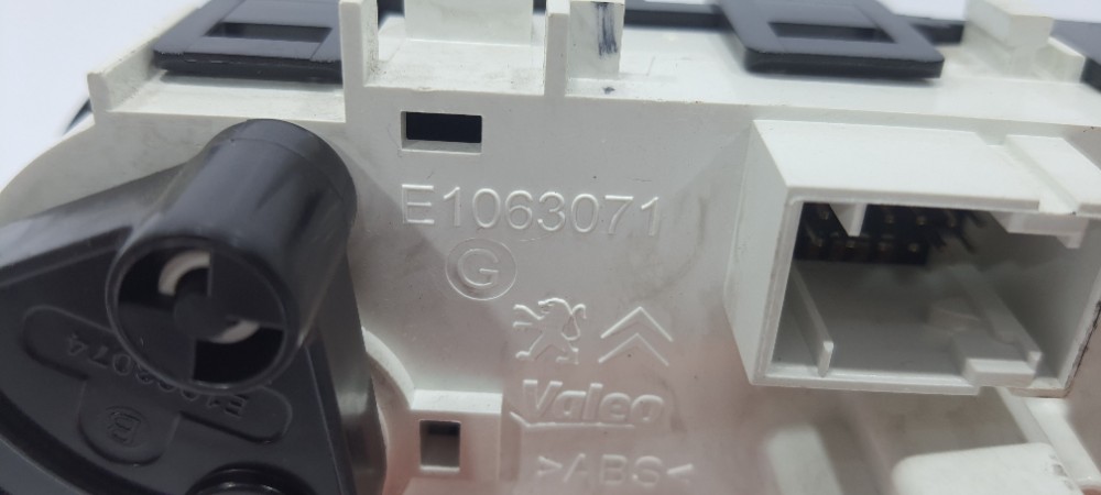 Comando Ar Condicionado Painel Peugeot 208 1.2 2018 E1063071 6