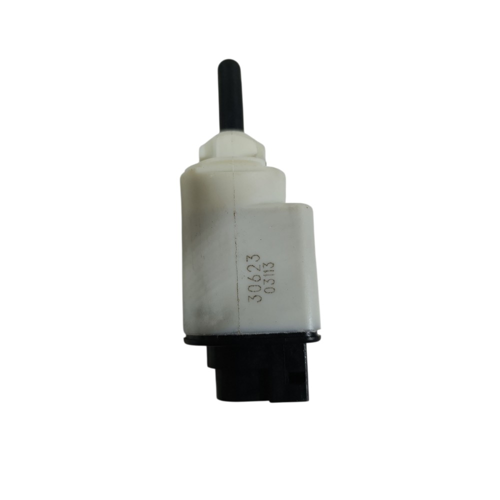 Interruptor freio Peugeot 208 ano 2024 9813503100