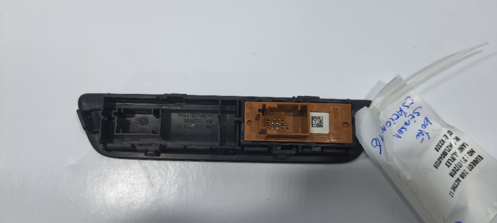 Botão Sensor Estacionamento Peugeot 208 1.2 2018 9800671377 Preto 2