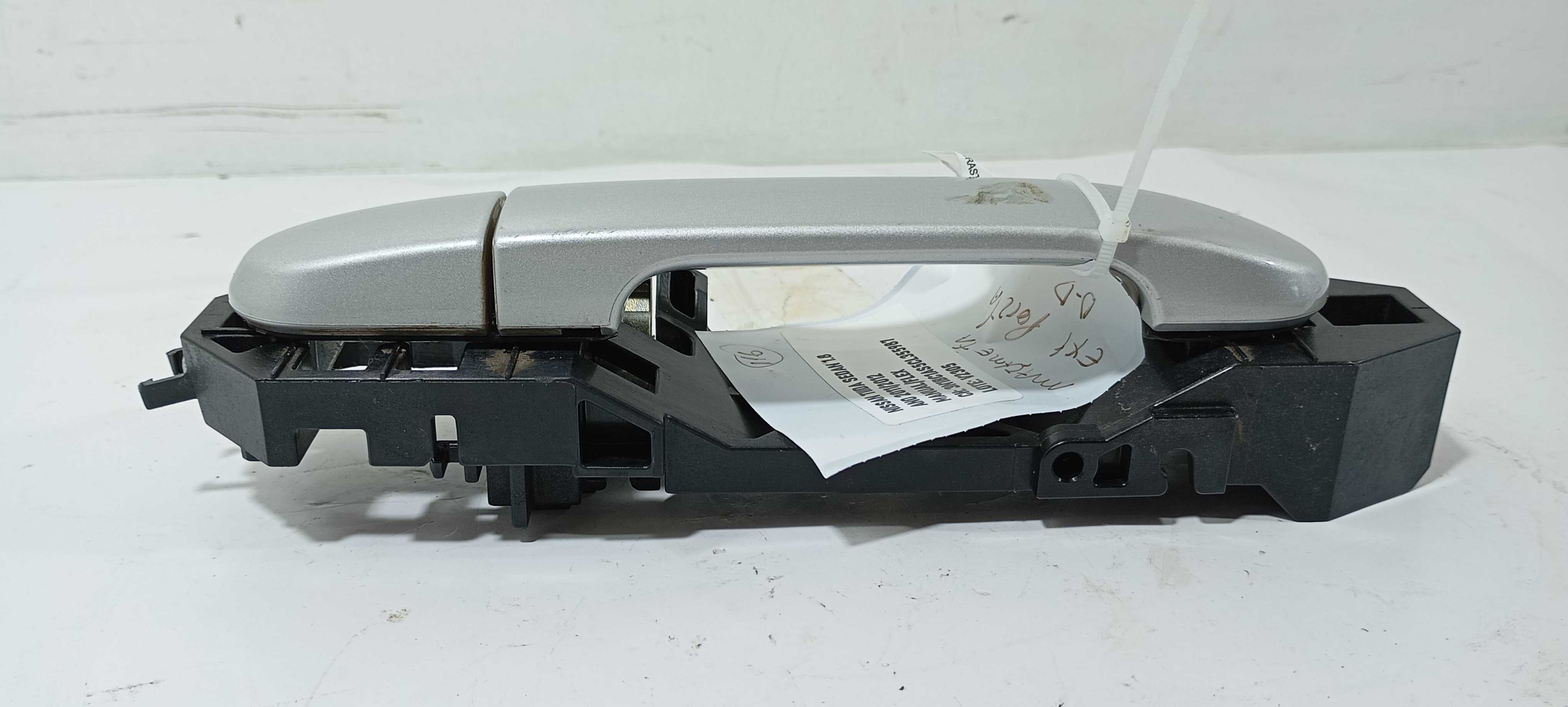 Maçaneta Externa Diant. D. Nissan Tiida Sedan 1.8 12 V2305 Cinza Perolado Dianteira 5