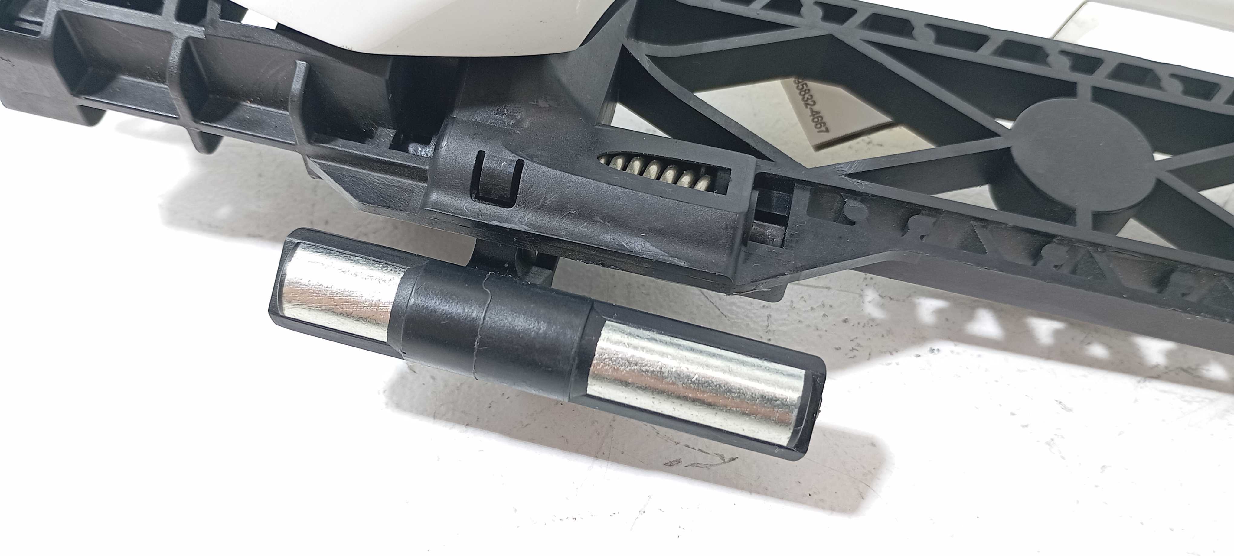 Maçaneta Porta Exter. Diant. E. Onix Sedan Lt 1.0 24 V2303 Branco Dianteira 3