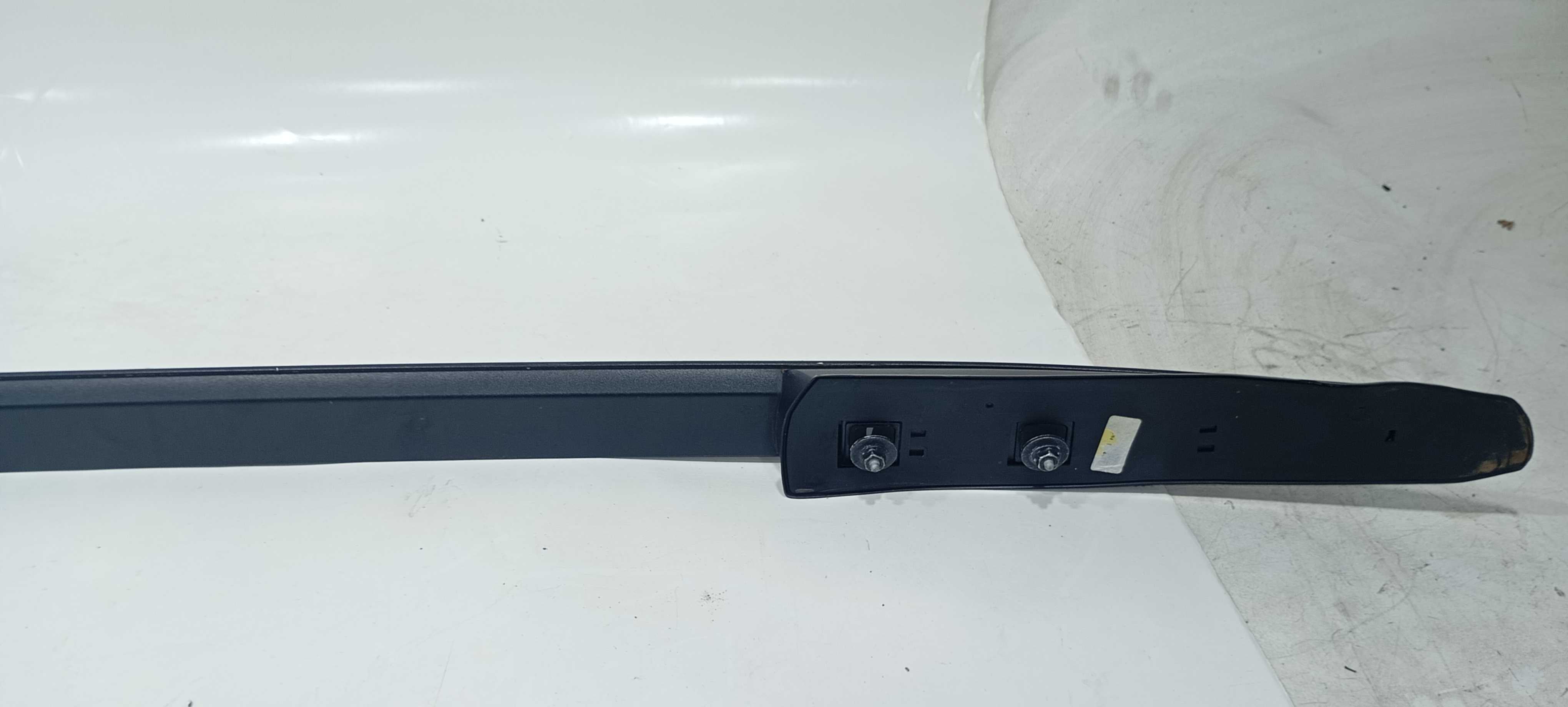 Rack Teto Direito Gm Tracker Lt 2024 30026492 Detalhe Preto 6