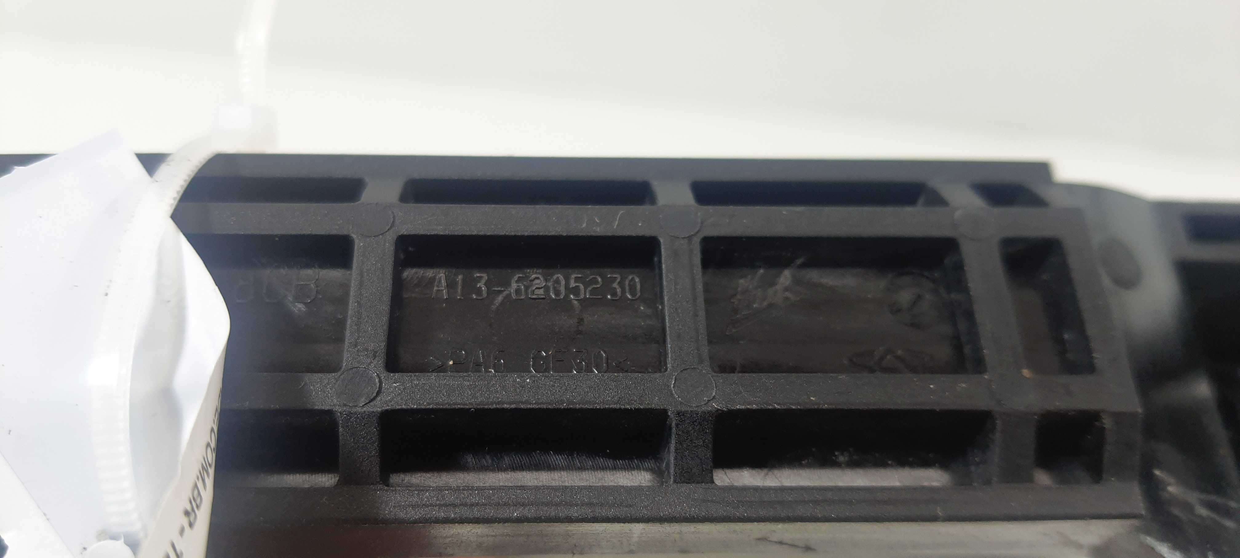 Maçaneta Ext. T.esquerdo Chery Celer Hatch 2017 Manual V2288 Prata Traseira 7