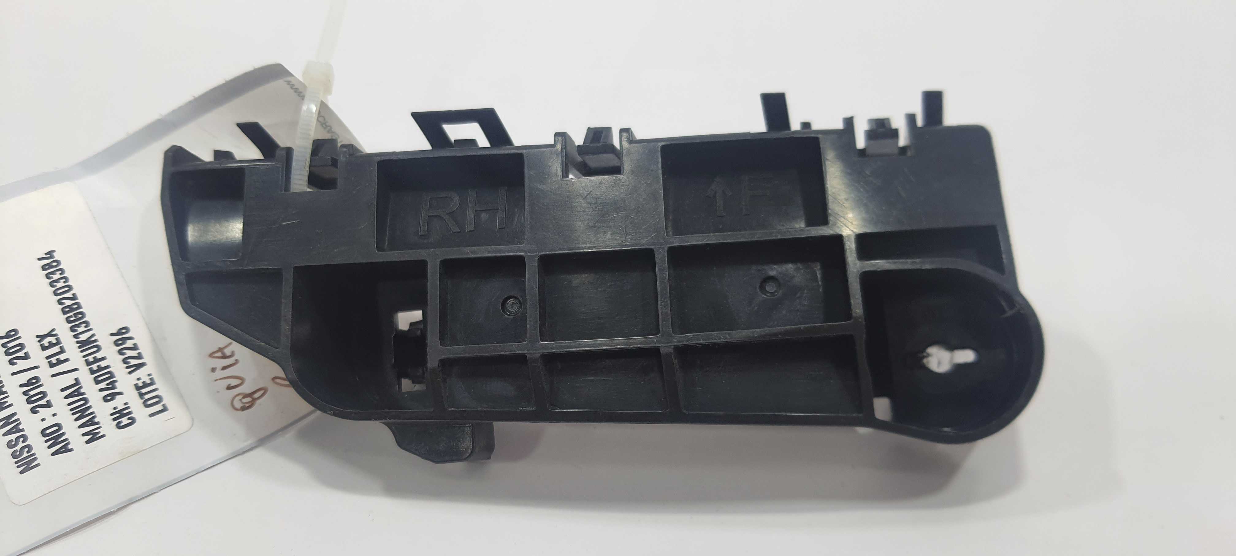 Guia Parachoque D. Direita Nissan March Sv 1.0 2016 V2296 4