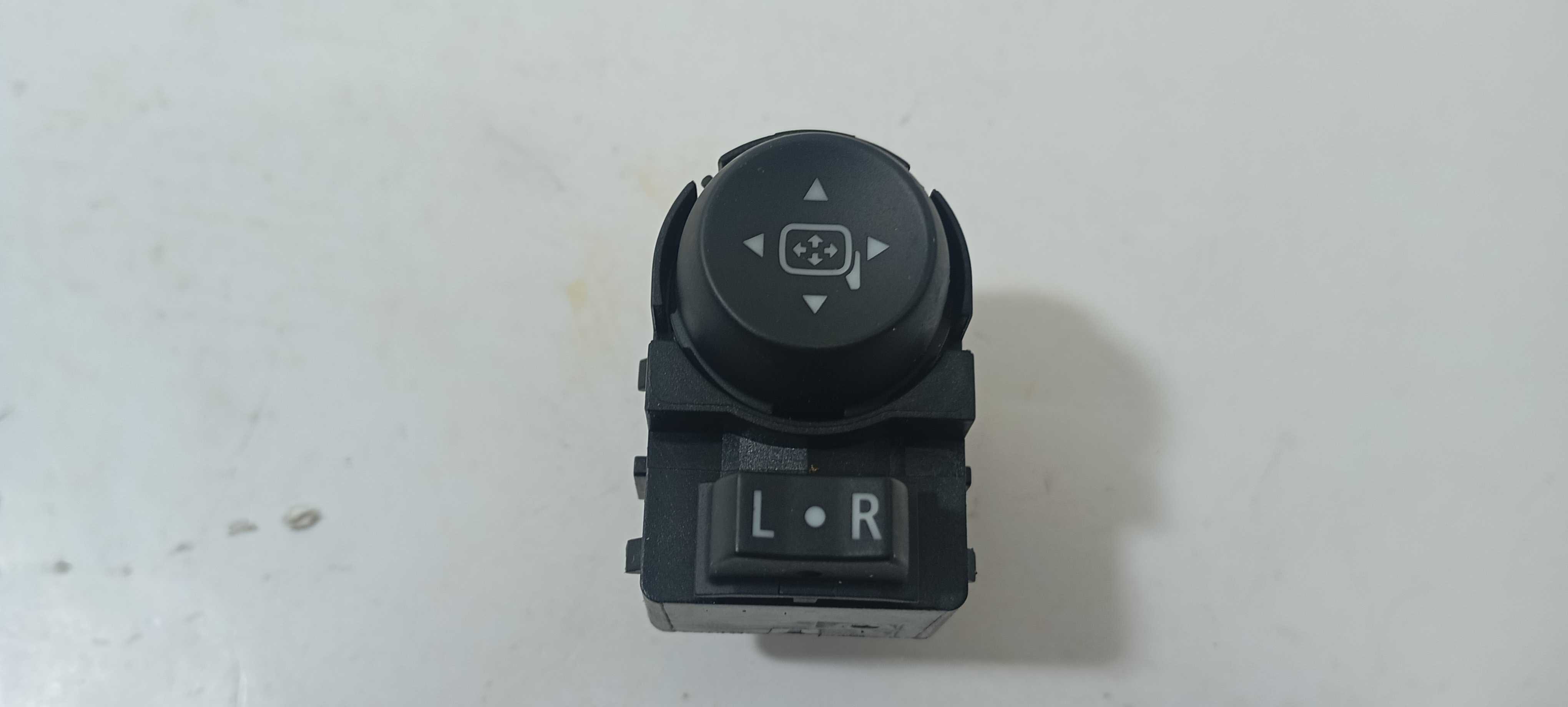 Botão Retrovisor Gm Tracker Lt 2024 26211286 2