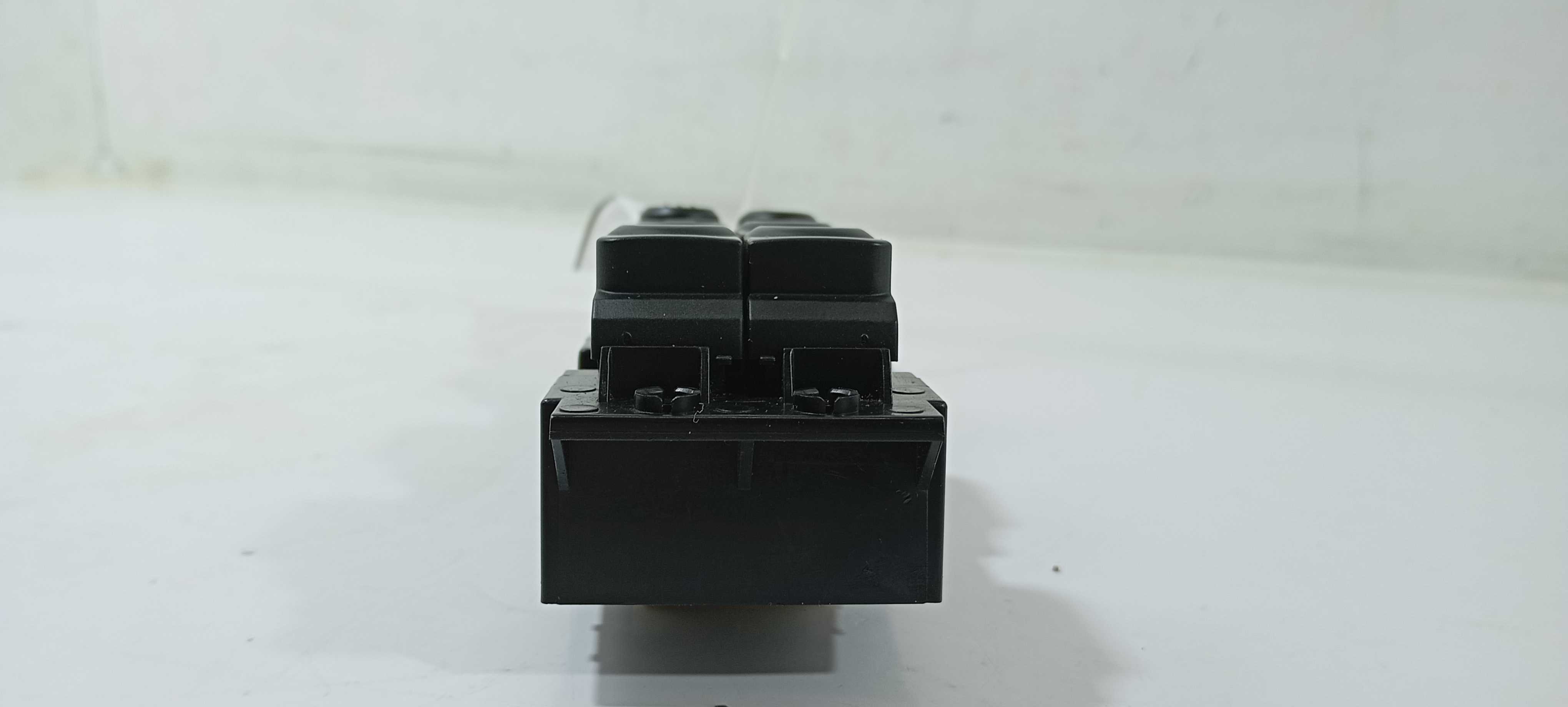 Botão Vidro Dianteiro E.  Hb20x Premium 1.6 2018 935701s017 3
