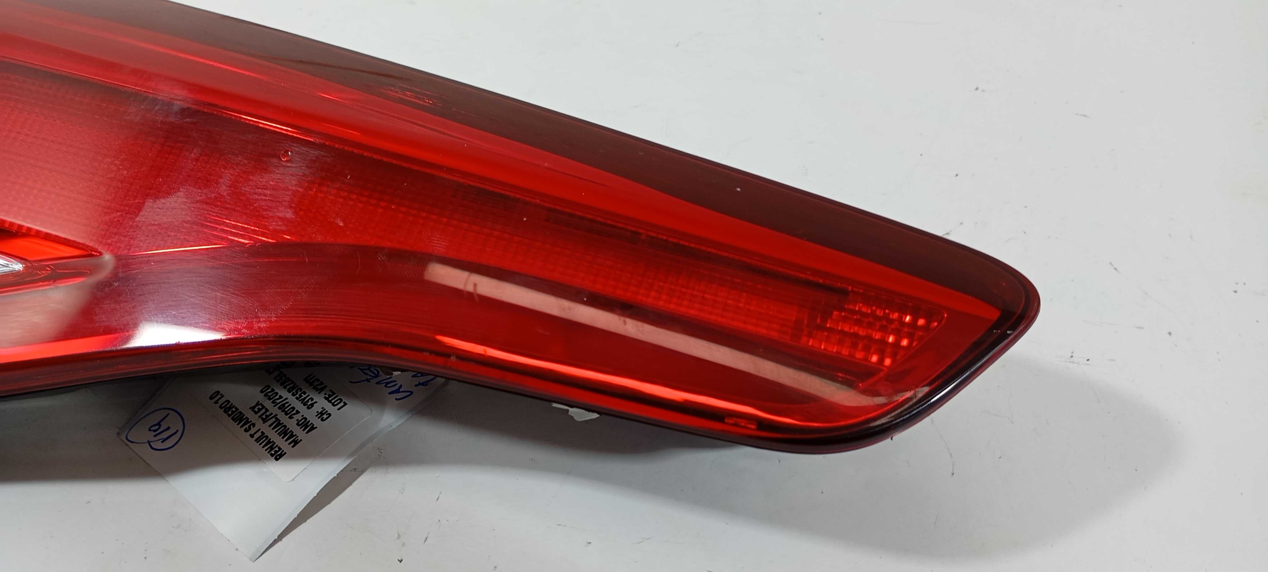 Lanterna Tampa Tras Esq Renault Sandero 1.0 2020 265552477r Esquerdo/motorista Vermelha 4