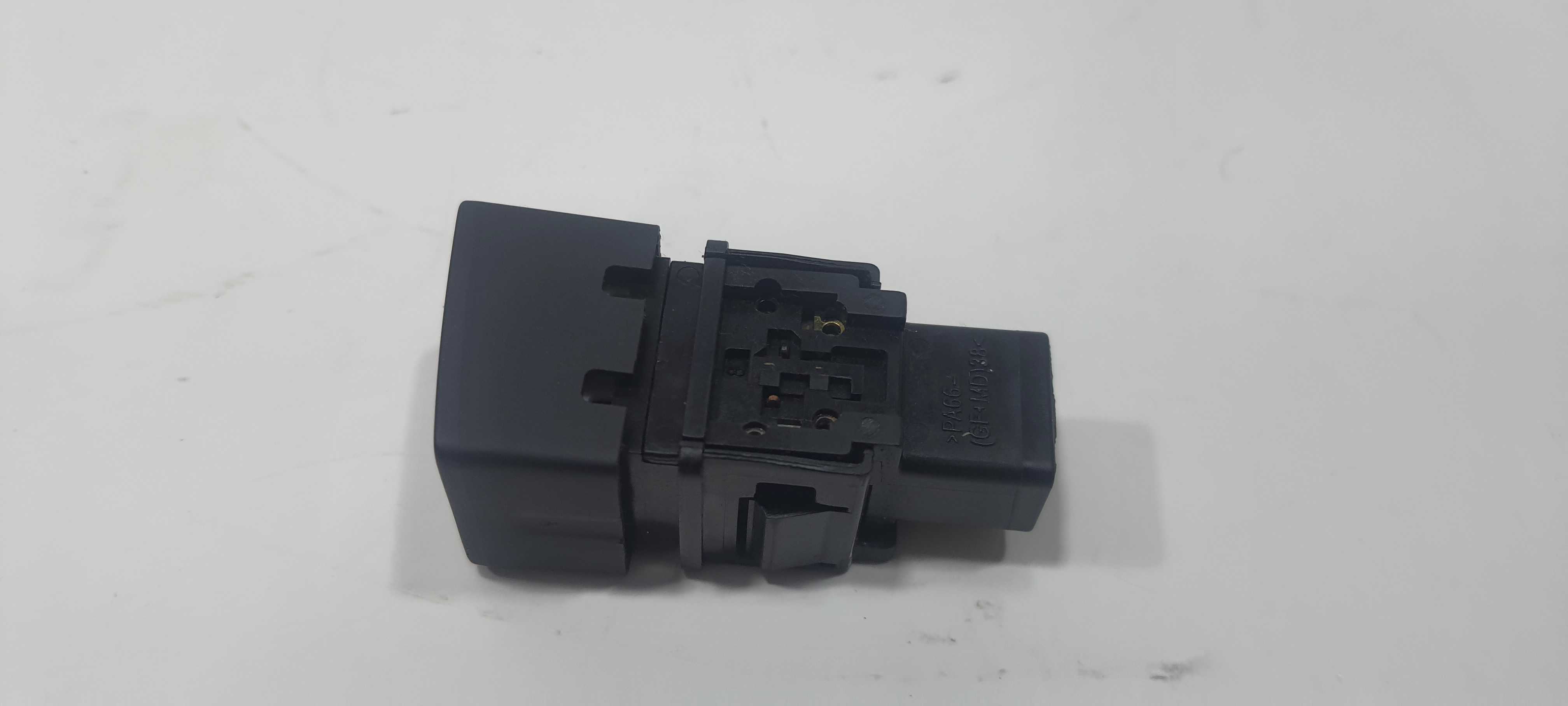 Botão Pisca Alerta Nissan March Sv 1.0 2016 5722k1 Preto 3