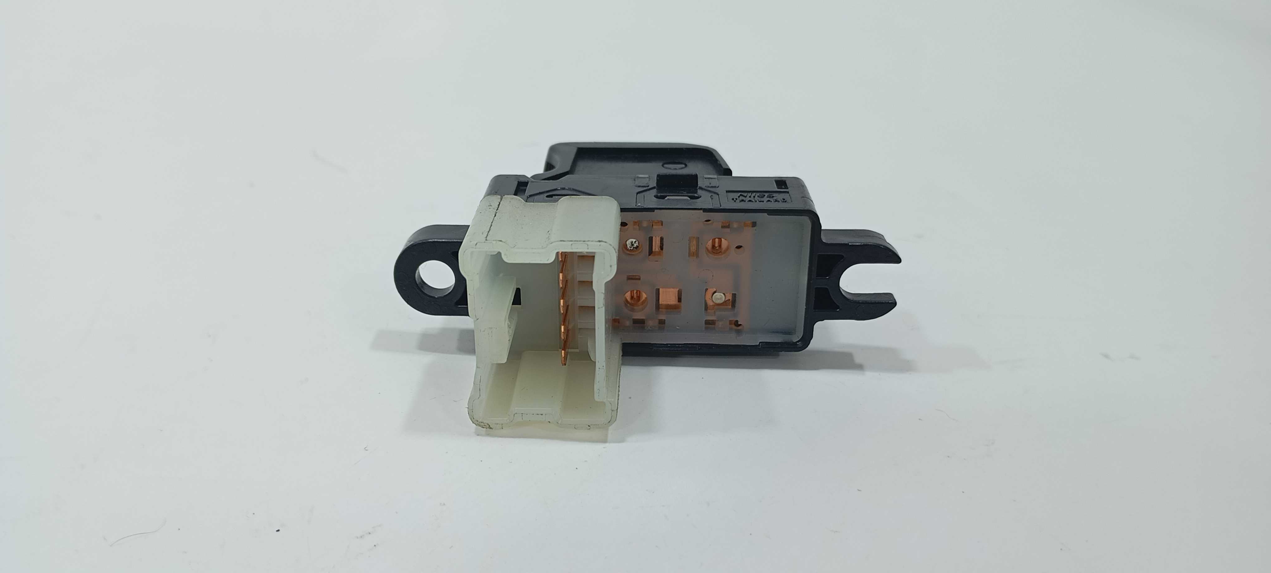 Botão Vidro Diant Dir Nissan March Sv 1.0 2016 Pa6gf30 3