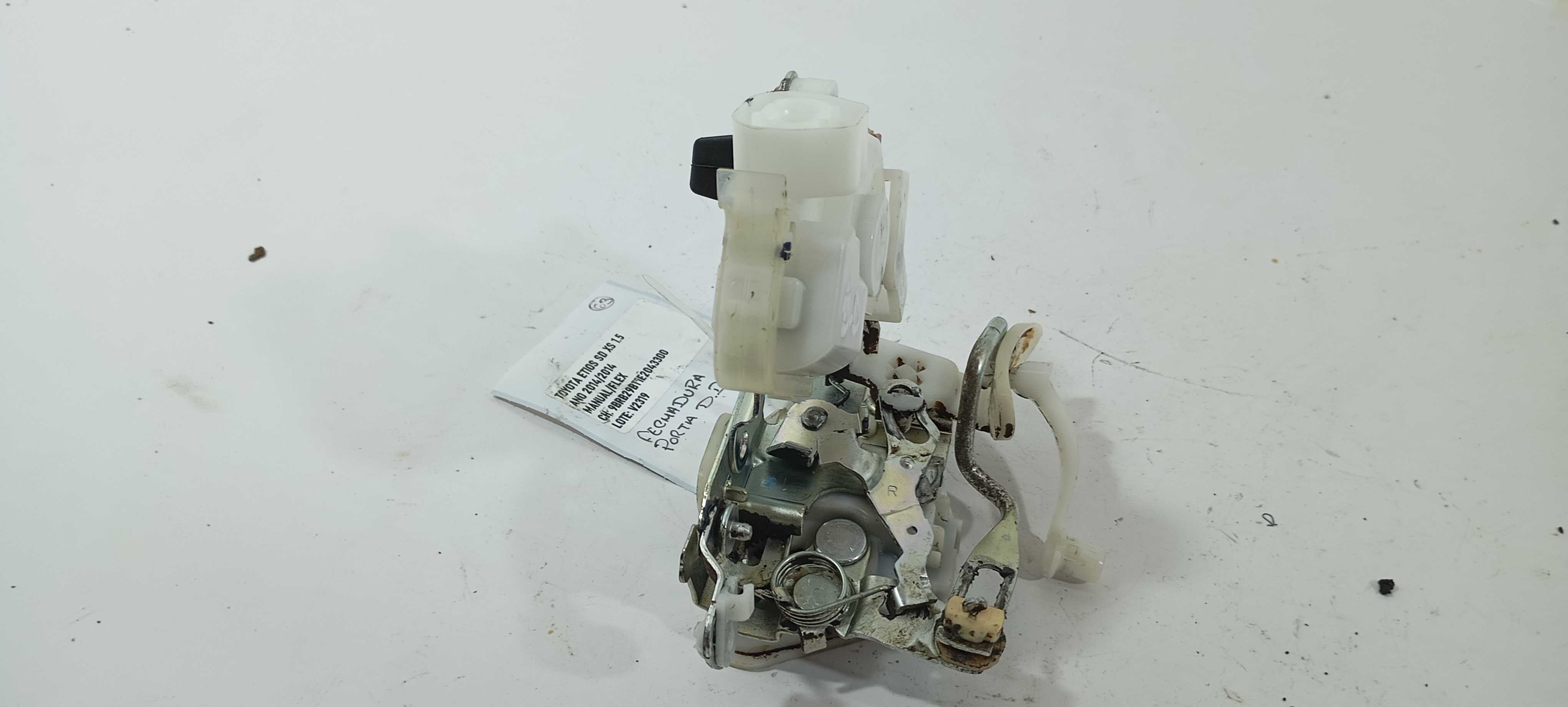 Fechadura Dianteira Direita Toyota Etios 1.5 2014 693100d130 4