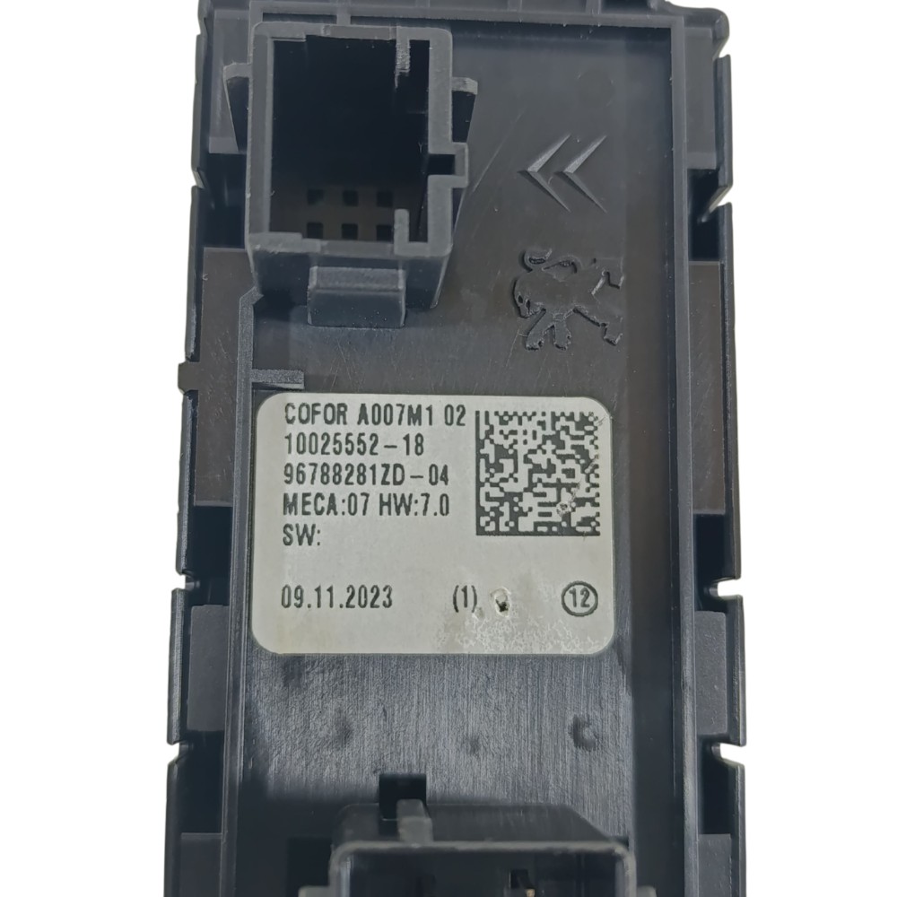 Botão vidro dianteiro esquerdo Peugeot 208 2024 9678828ZD 7