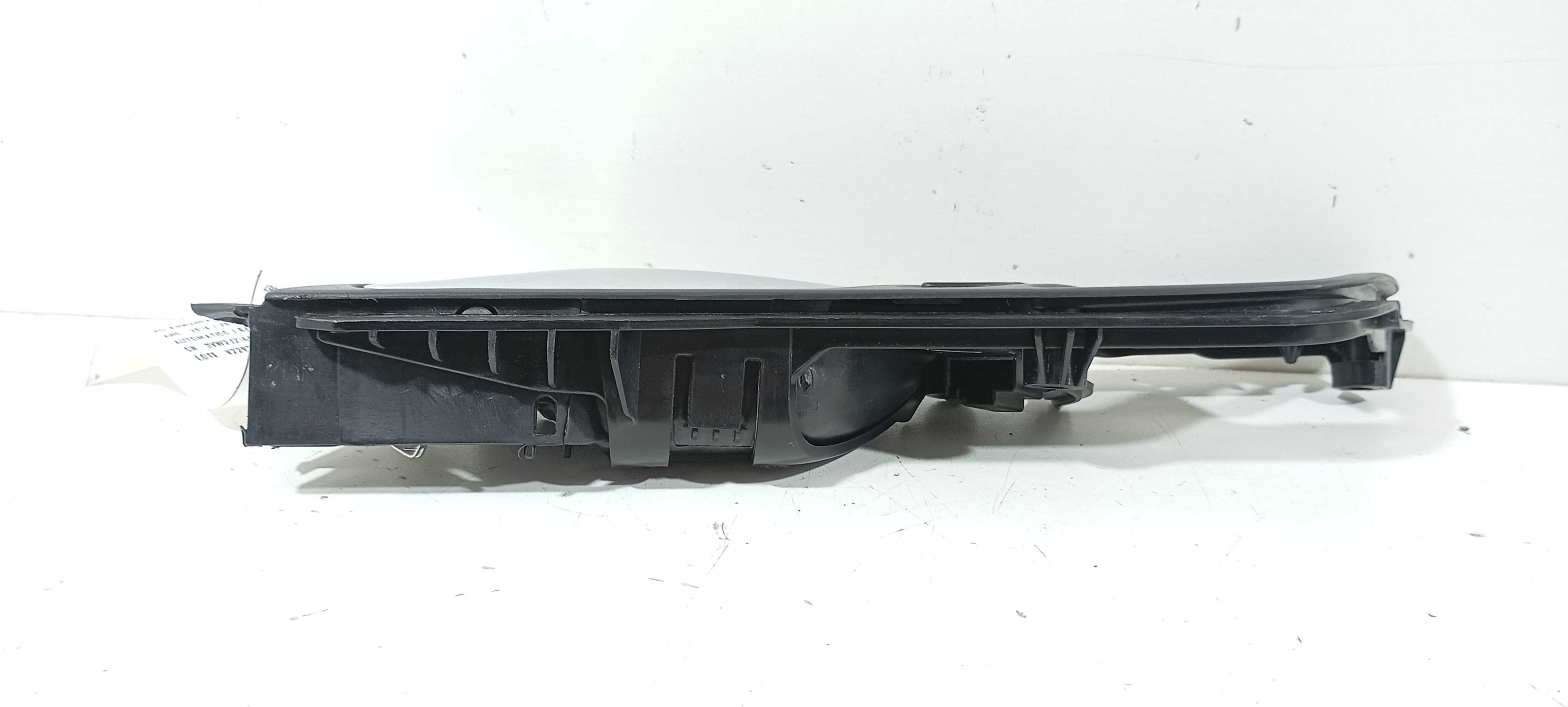 Maçaneta Interna Diant. E. Volkswagen Jetta 1.4 2016 V2297 Preto/prata Dianteira 3