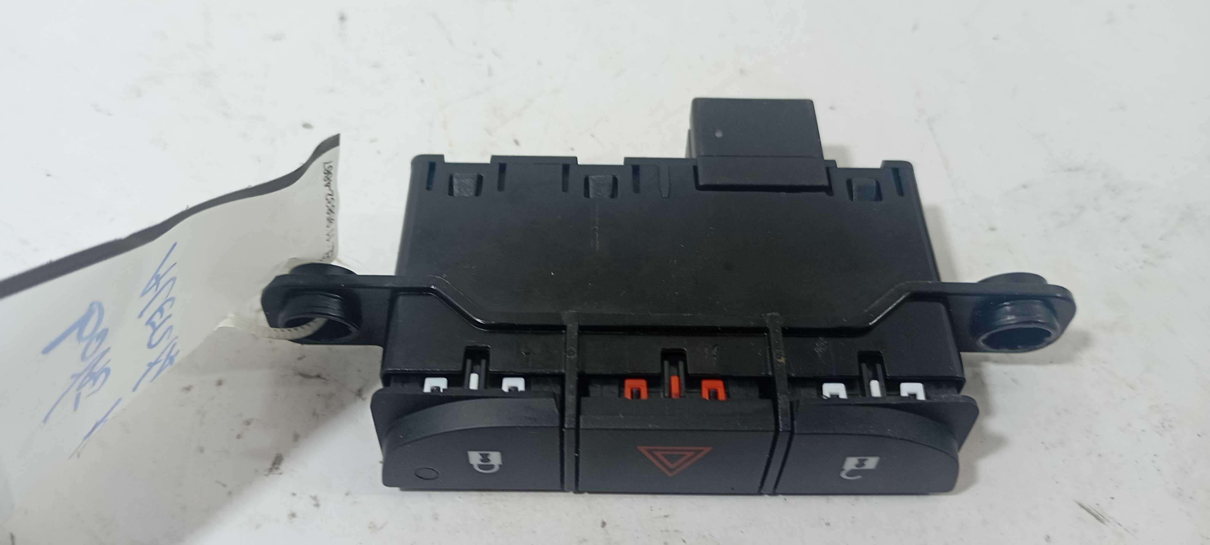 Botão Pisca Alerta Ford Ka 1.0 2020 J7bt13a350bb Preto 2