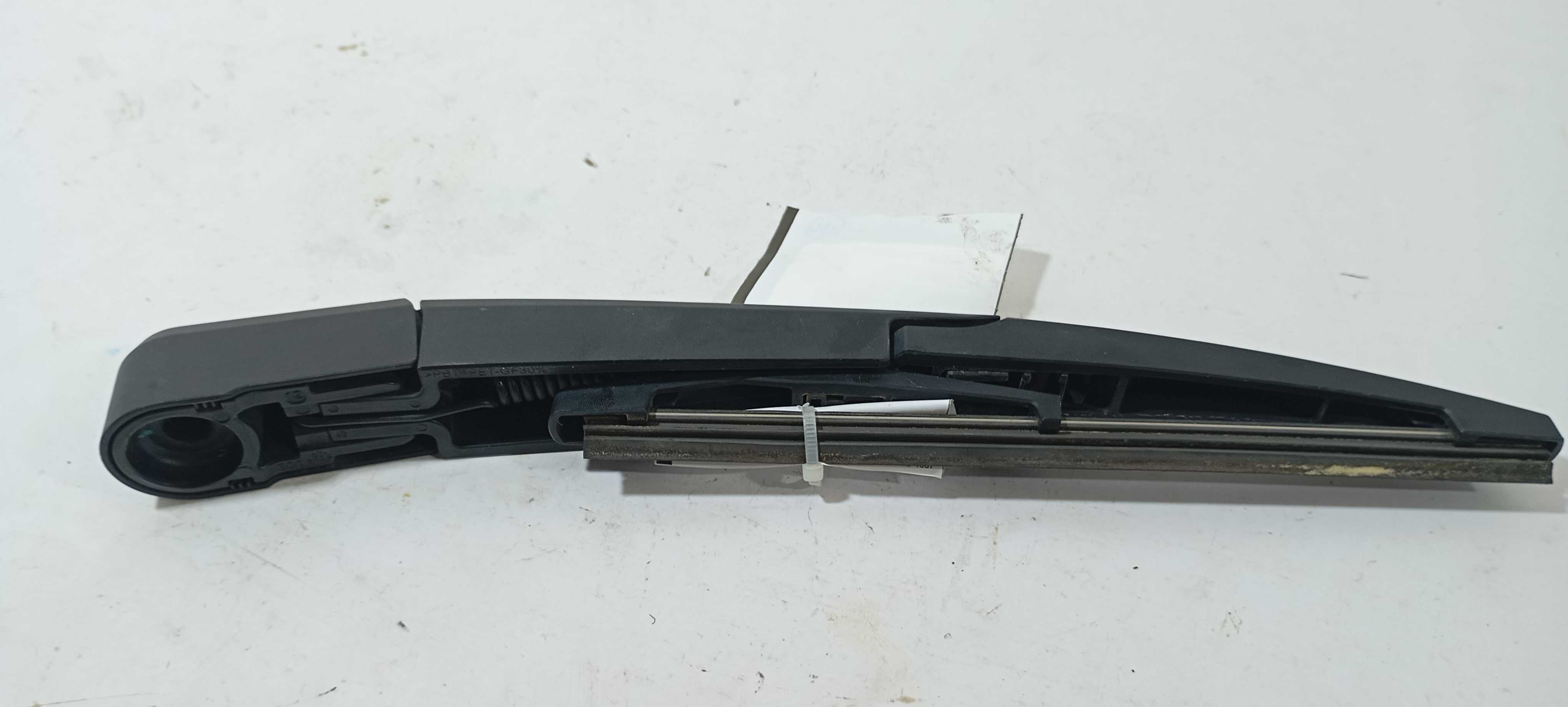 Braço Limpador Vidro Traseiro Gm Tracker Lt 2024 26274512 2