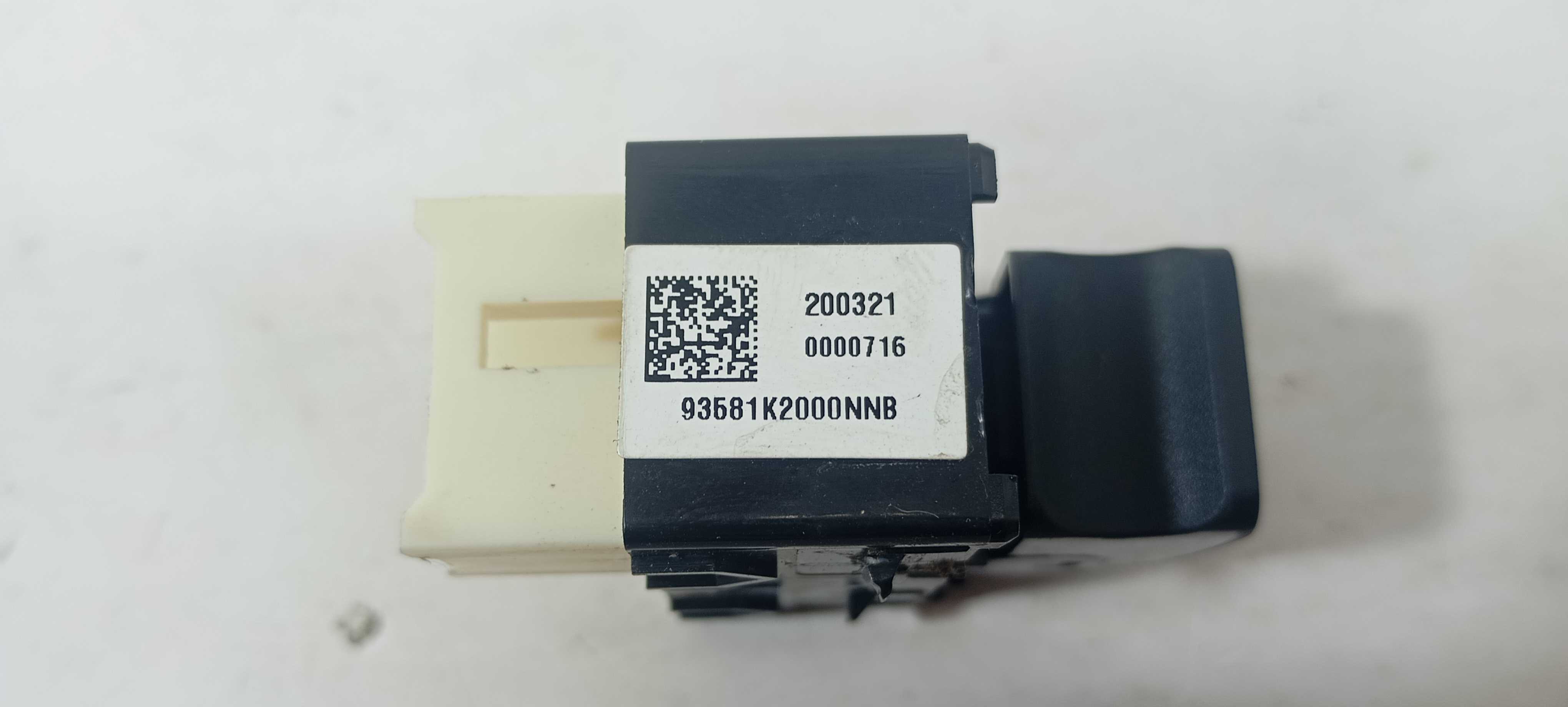 Botão Vidro Traseiro Direito Hb20 1.0 2021 200321 2