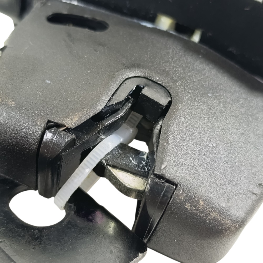 Fechadura tampa traseira Peugeot 208 ano 2024 9816195380 7