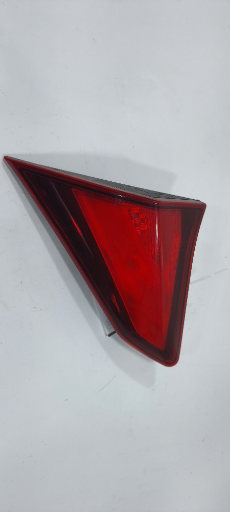 Lanterna Tampa Traseira Direita Nissan Kicks 2019 N402722466 Direito/passageiro Vermelho 2