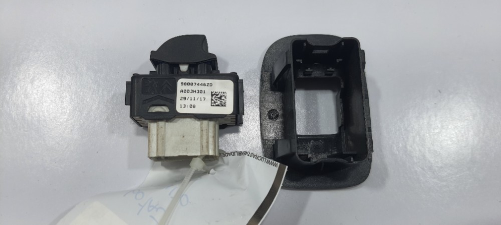 Botão Vidro Traseiro Direito Peugeot 208 1.2 2018 98007446 9