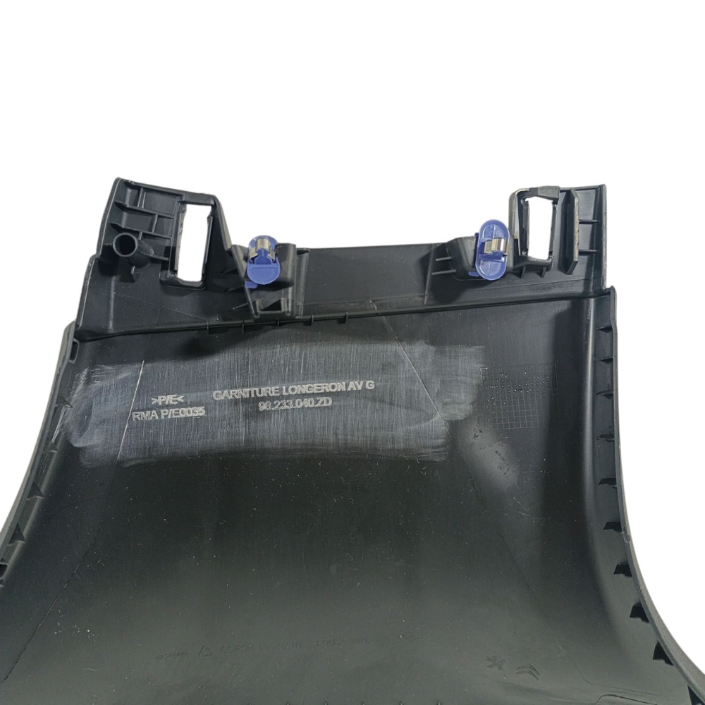 Acabamento soleira esquerda Peugeot 208 ano 2024 98233040ZD 9