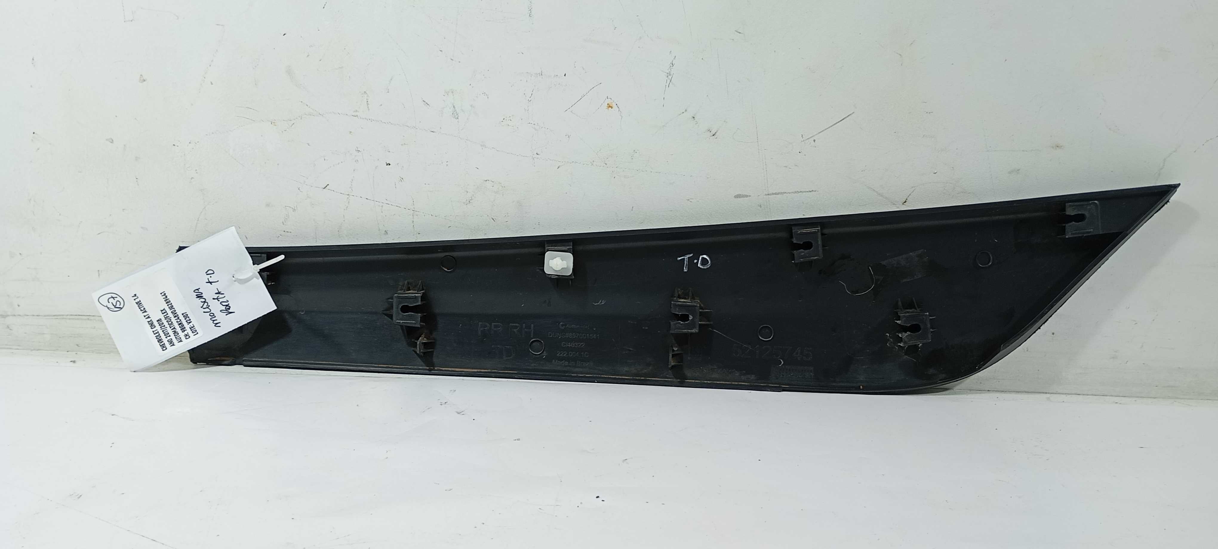 Moldura Traseira D. Gm Onix Active 1.4 2018 52125745 3