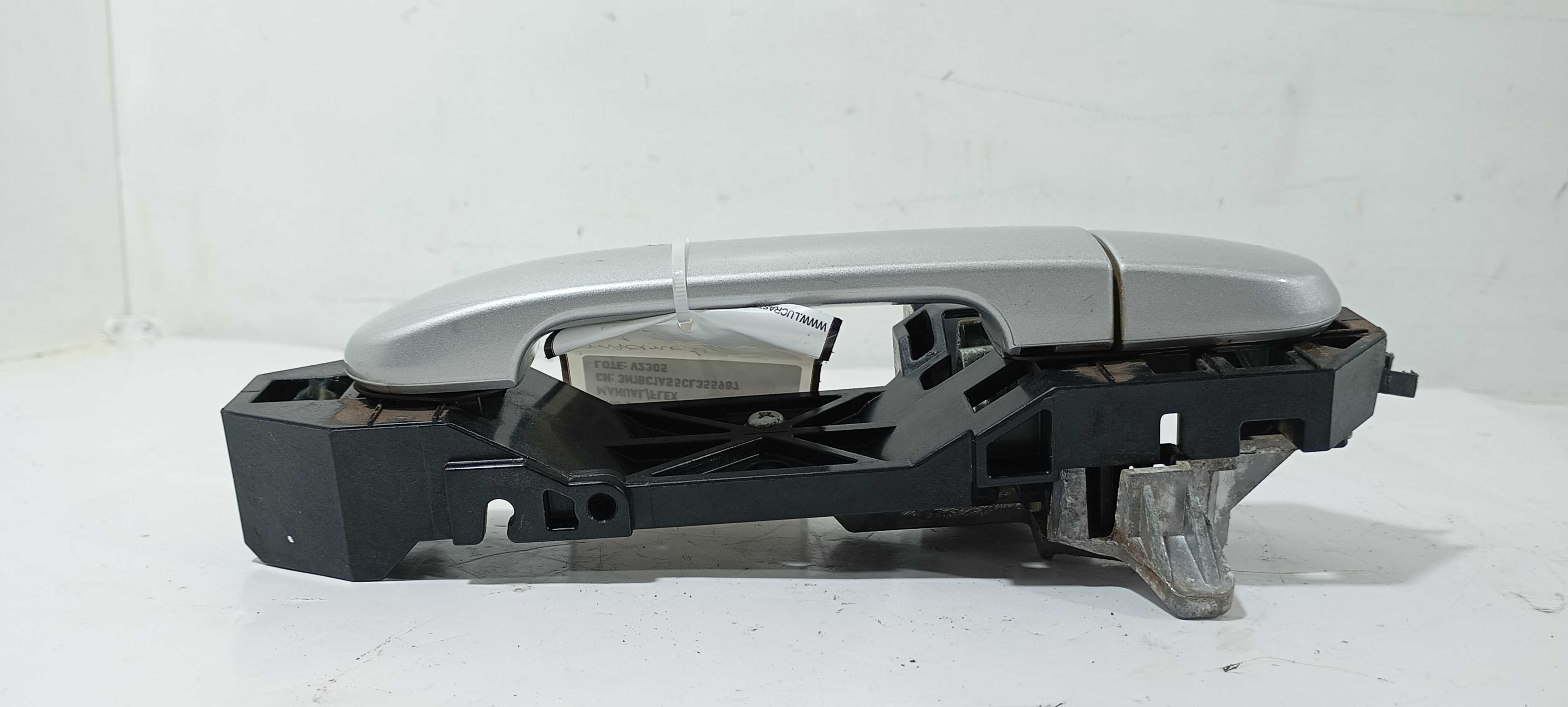 Maçaneta Externa Traseira E. Nissan Tiida Sedan 1.8 12 V2305 Cinza Perolado Traseira 5