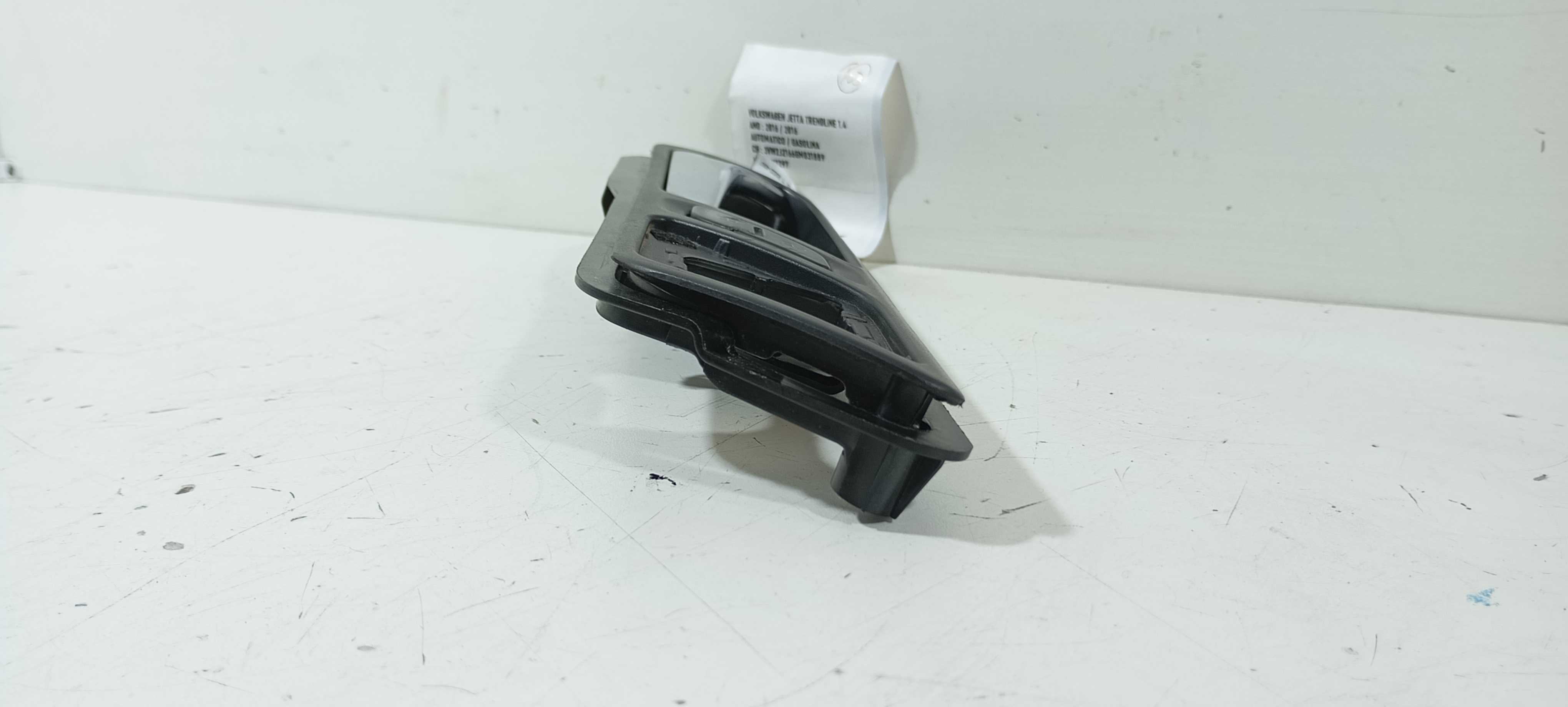 Maçaneta Interna Diant. E. Volkswagen Jetta 1.4 2016 V2297 Preto/prata Dianteira 5